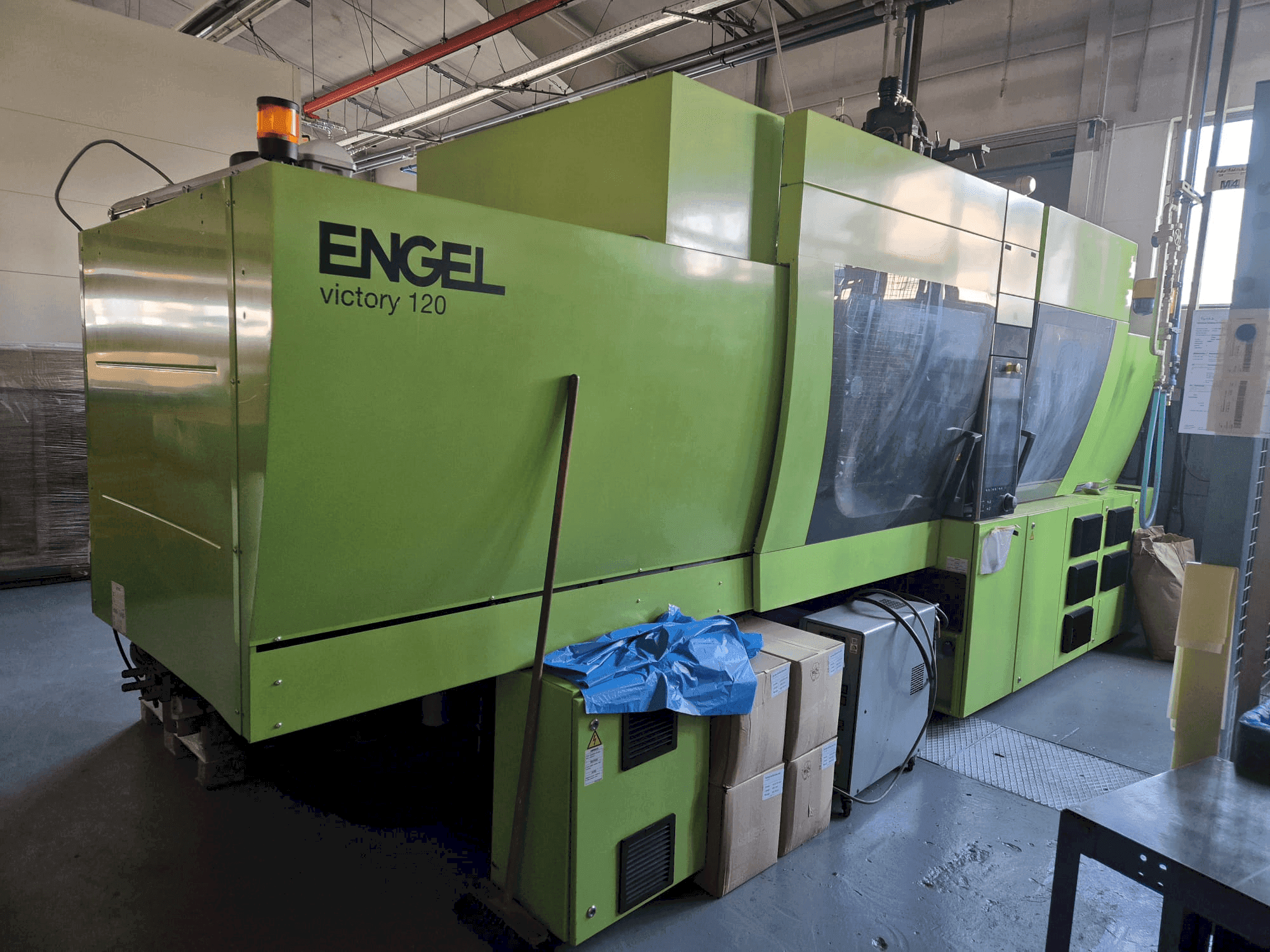 Vista Frontal da Engel Victory 330H/200V/120 Combi máquina