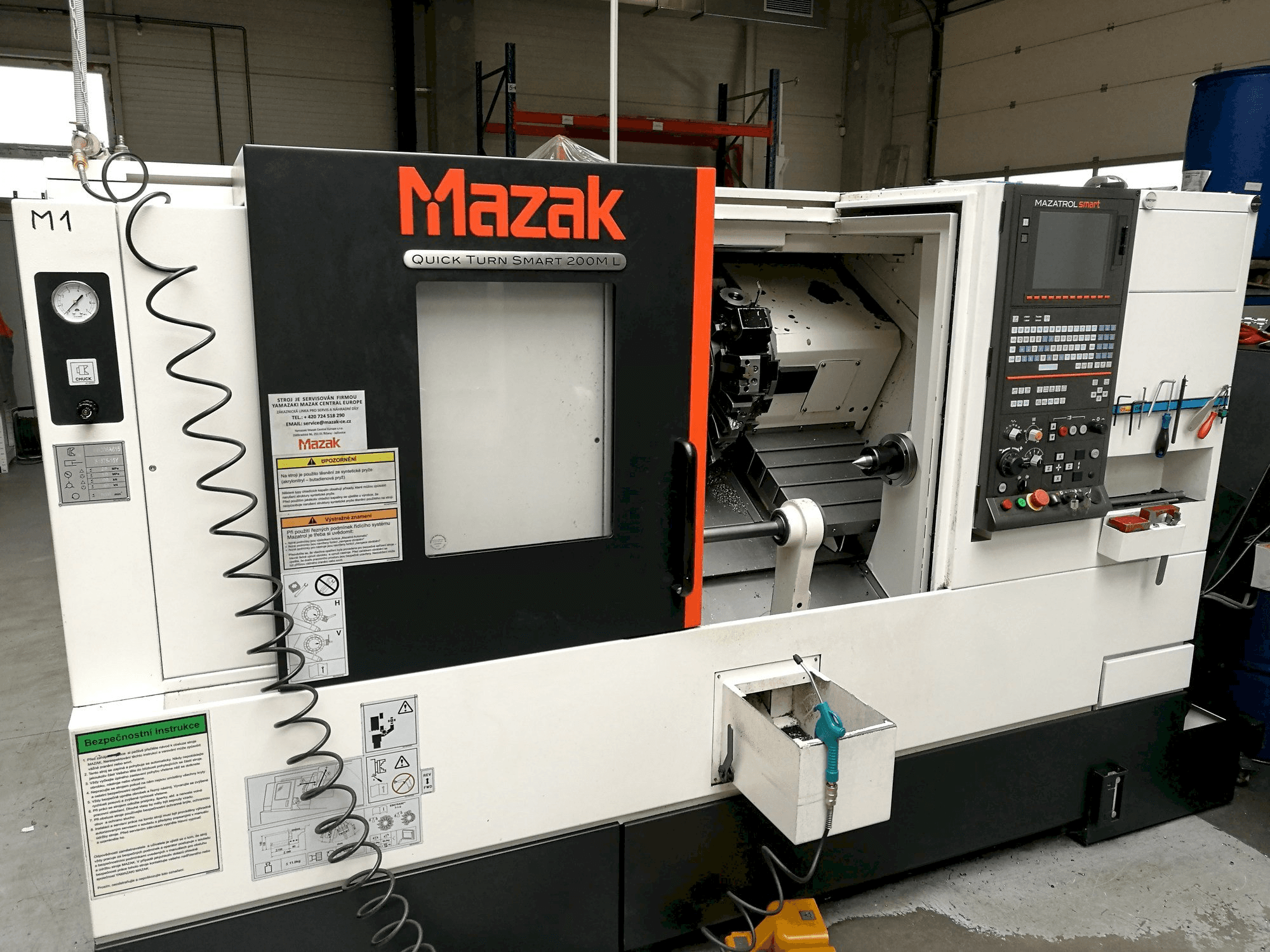 Vista Frontal da Mazak Quick Turn Smart 200 ML máquina