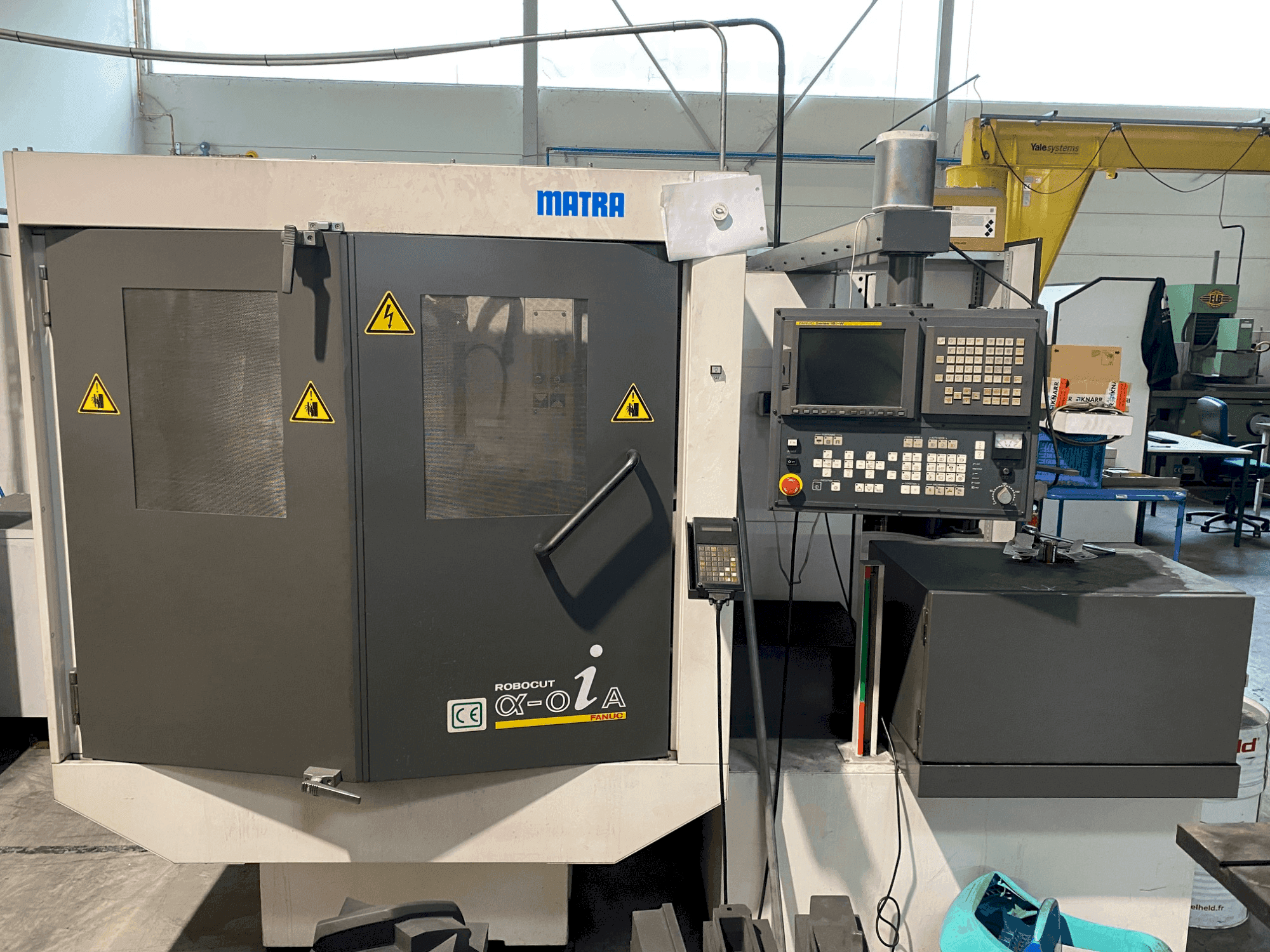 Vista Frontal da FANUC ROBOCUT α-0iA máquina