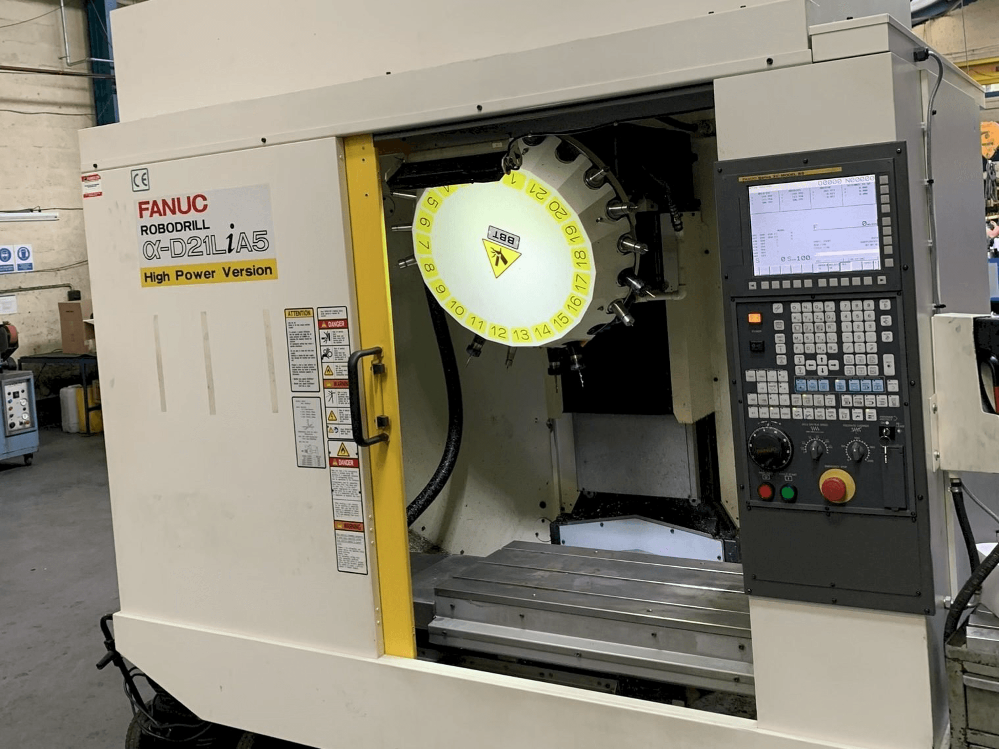Vista Frontal da FANUC Robodrill Alpha D21LiA5 máquina