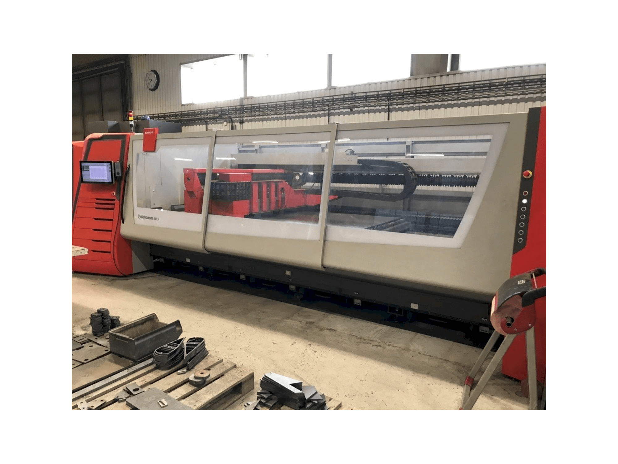 Vista Lateral Direita da Bystronic ByAutonom 3015 máquina