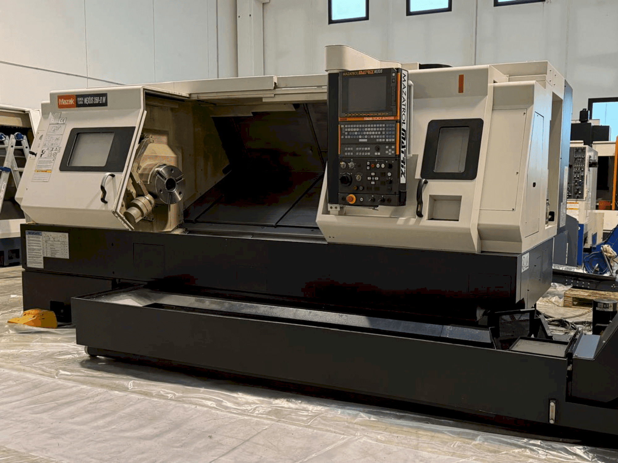 Vista Frontal da Mazak QT Nexus 350 II M máquina