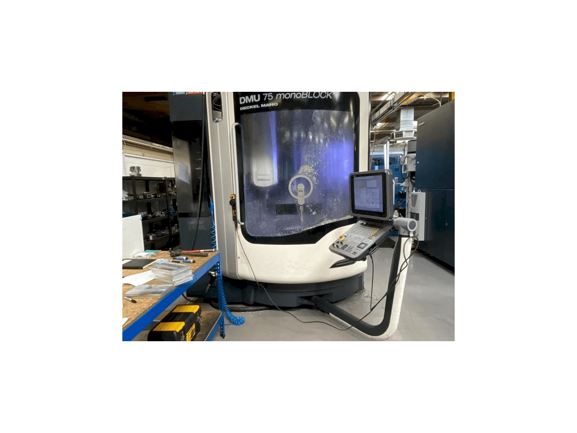 Vista Frontal da DMG MORI DMU75 monoBLOCK máquina