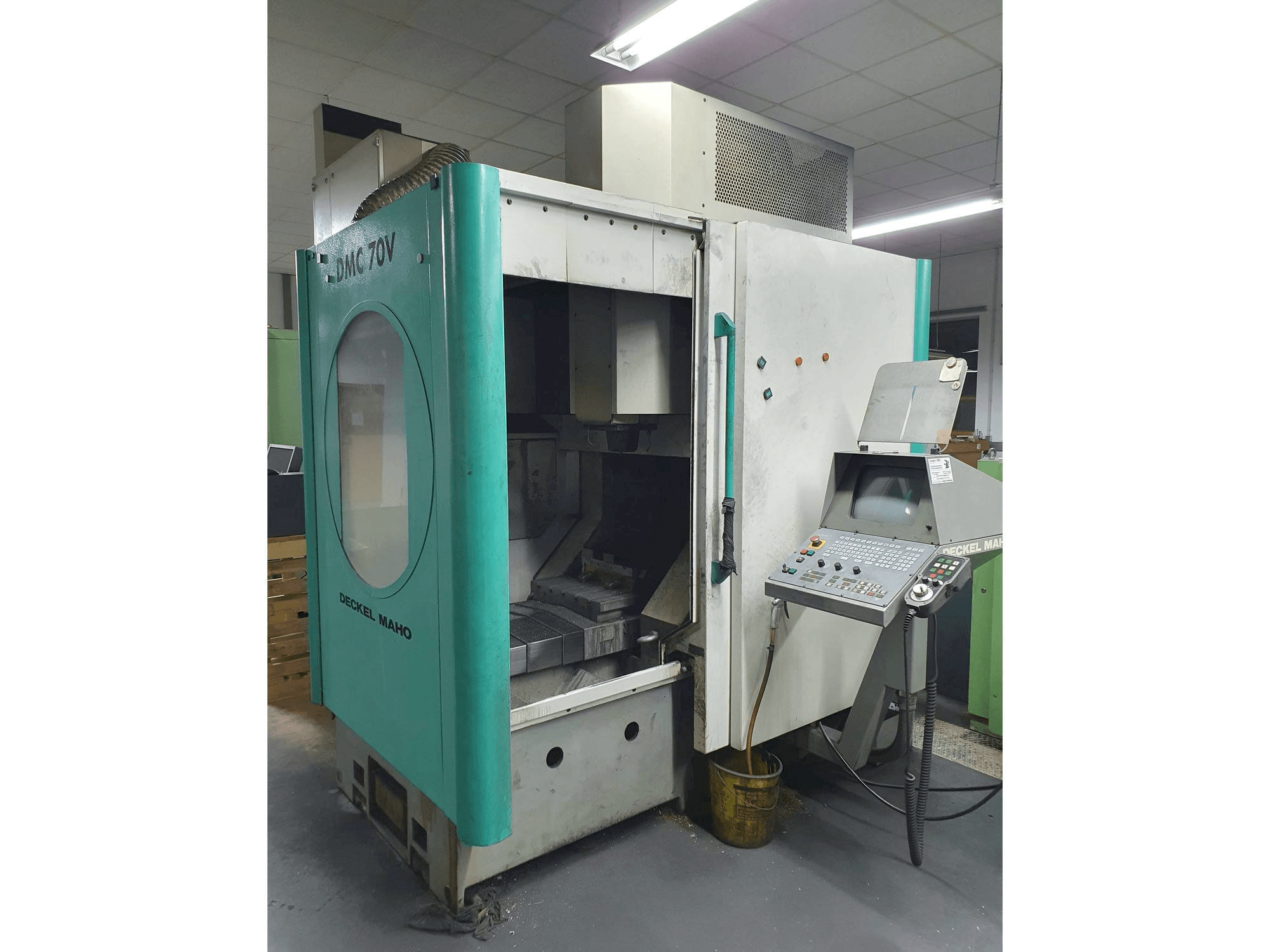 Vista Frontal da DMG DMC 70 V máquina