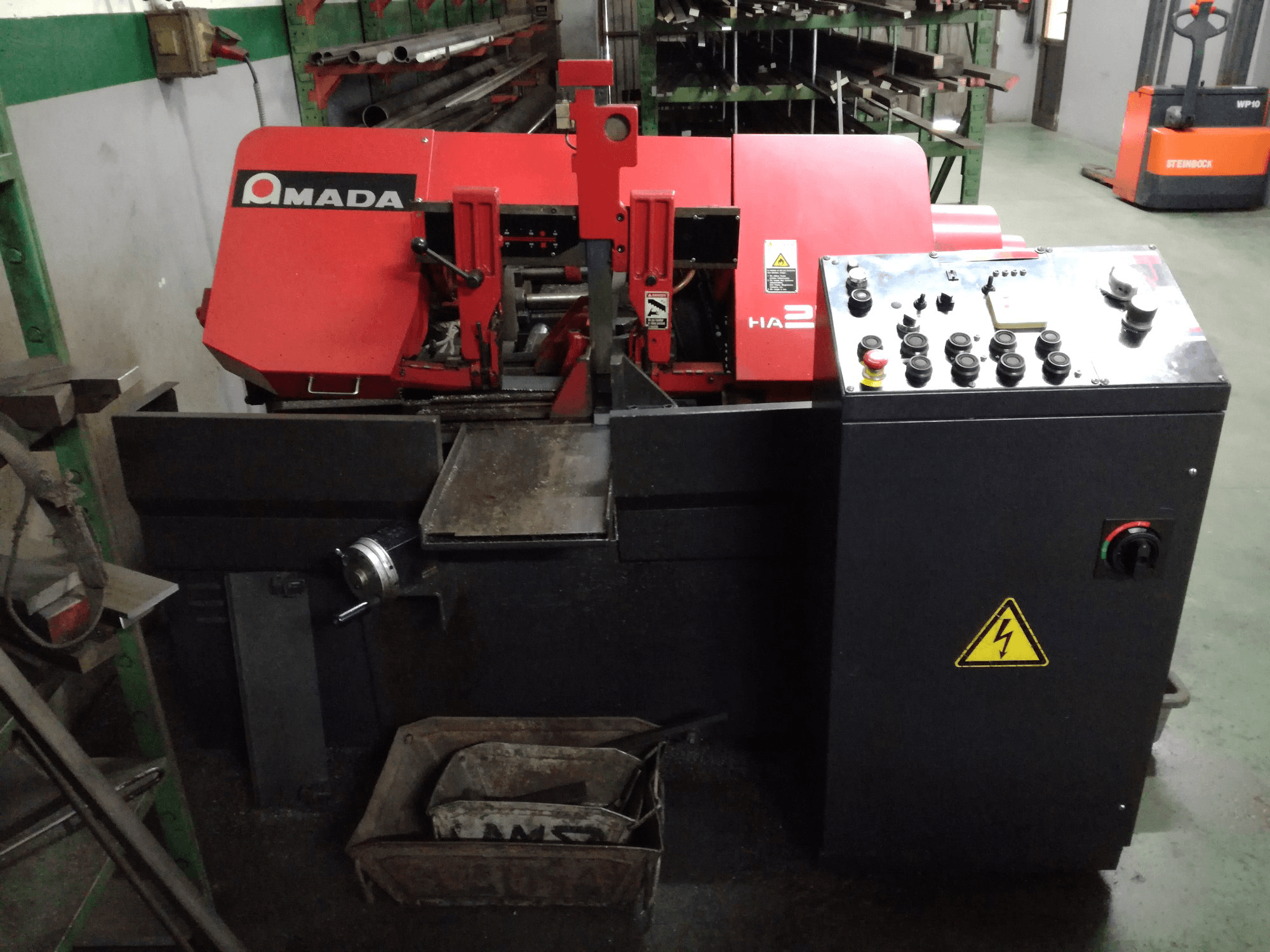 Vista Frontal da AMADA HA-250W máquina