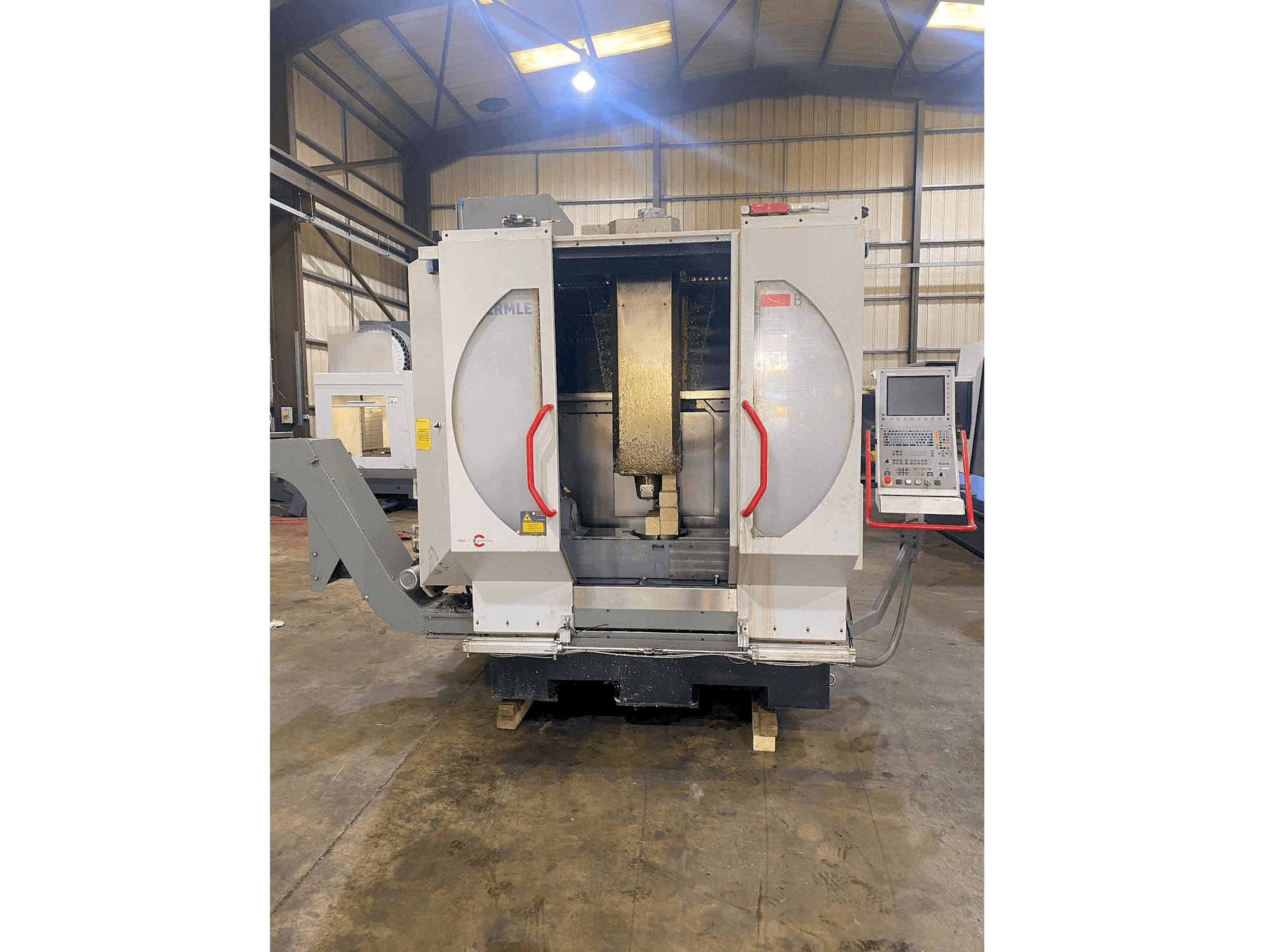 Vista Frontal da HERMLE B 300 U máquina