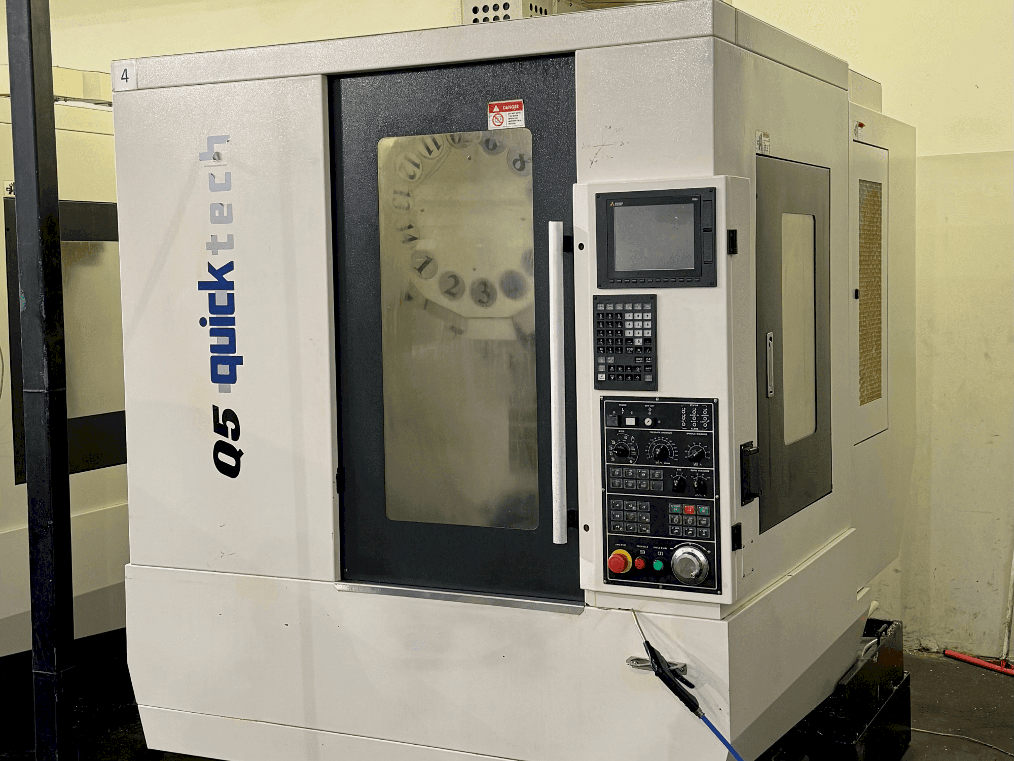 Vista Frontal da Quick-Tech Q5 máquina