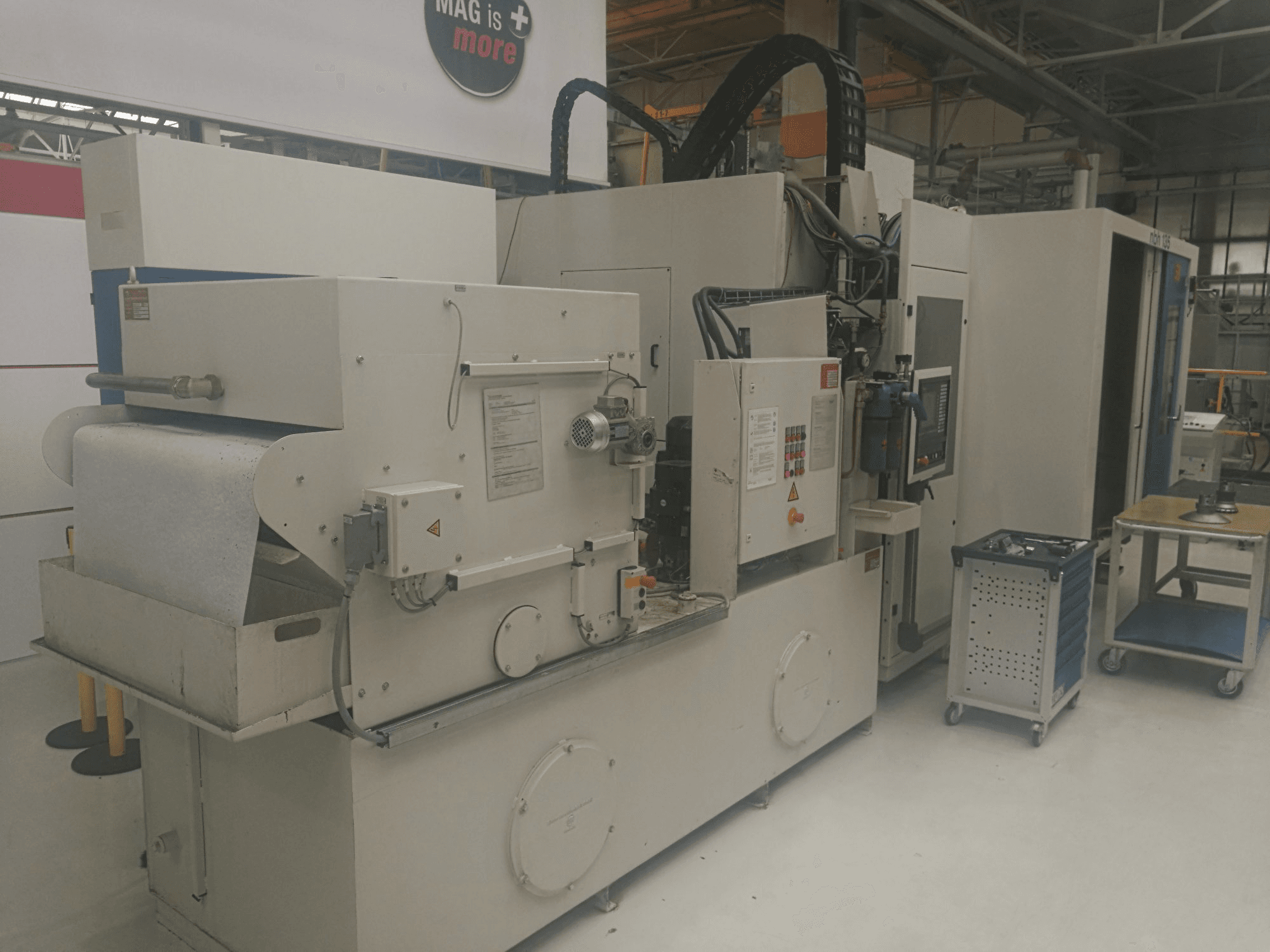 Vista Esquerda da Hueller Hille NBH 135 máquina