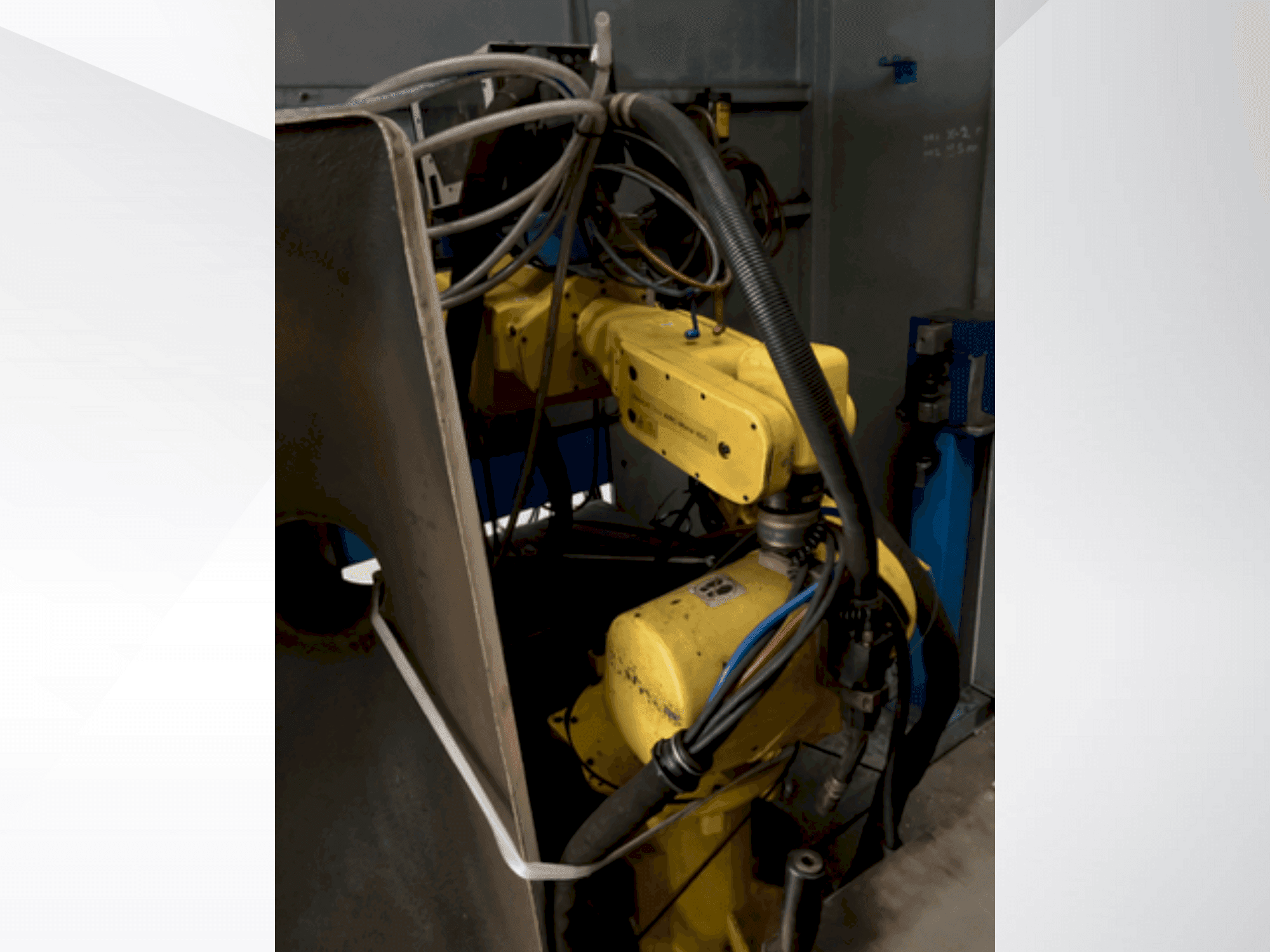 Vista Frontal da FANUC ARC Mate 100i máquina