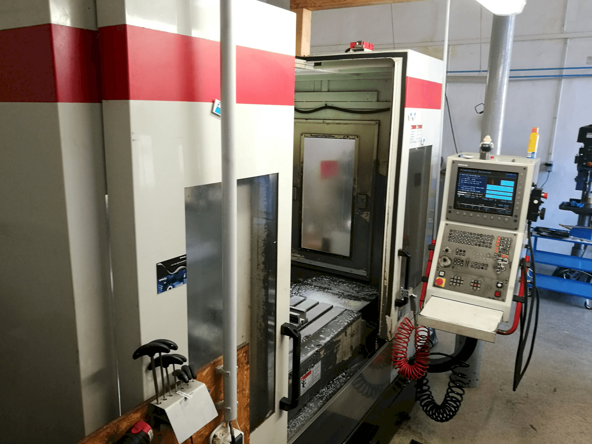 Vista Esquerda da Quaser MV 204 II E máquina