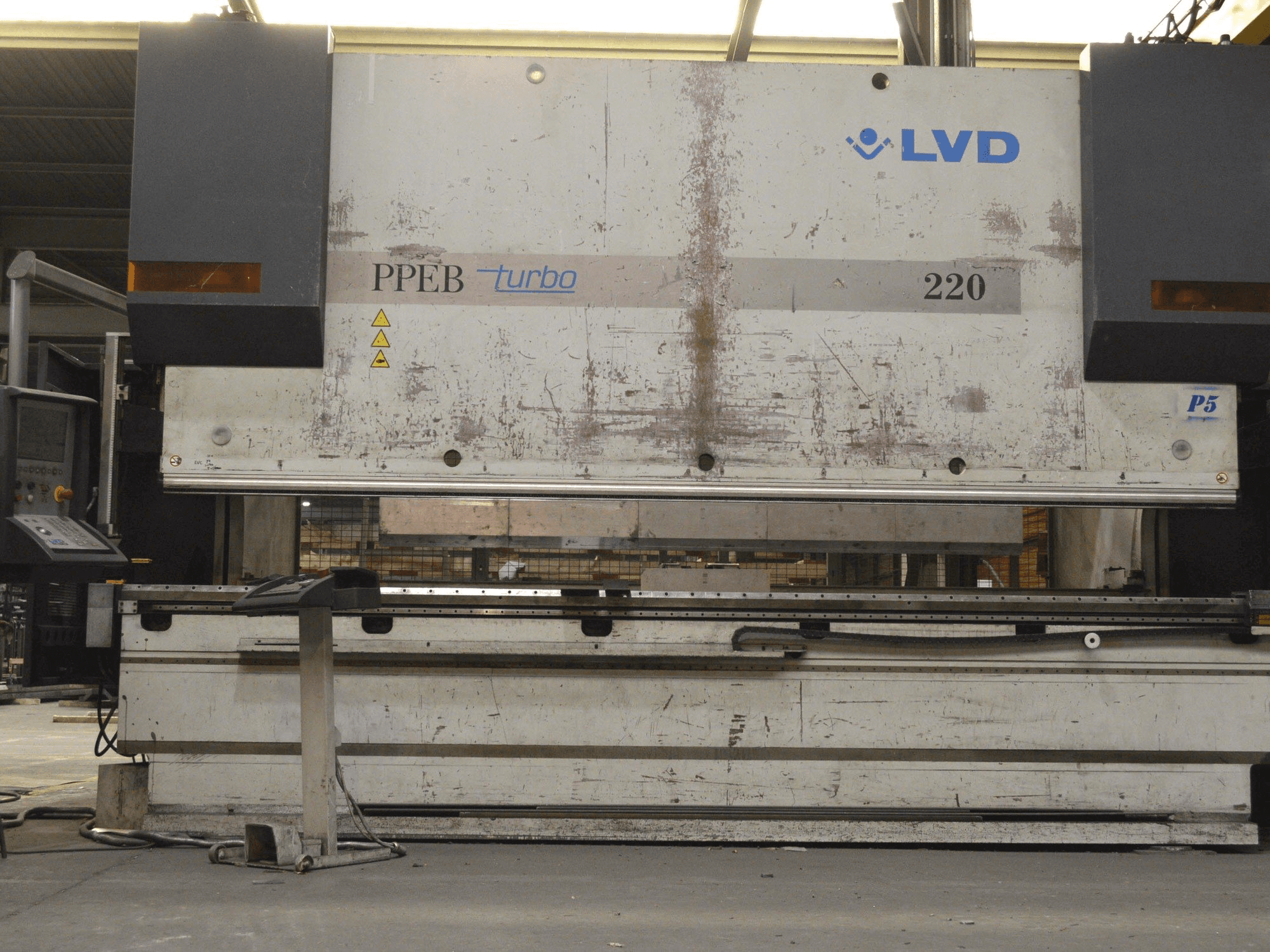 Vista Frontal da LVD PPEB 220/42 máquina