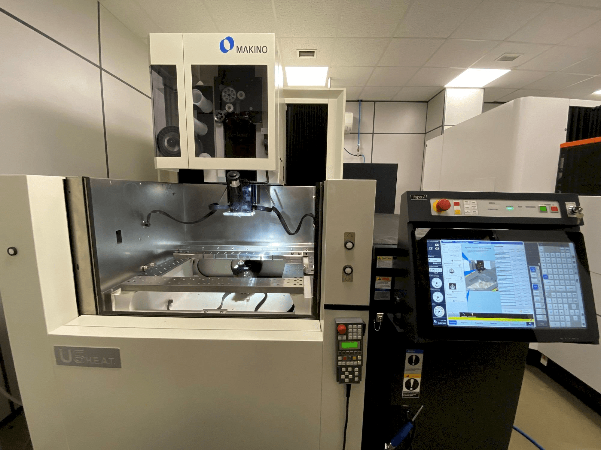 Vista Frontal da Makino U6 H.E.A.T. máquina