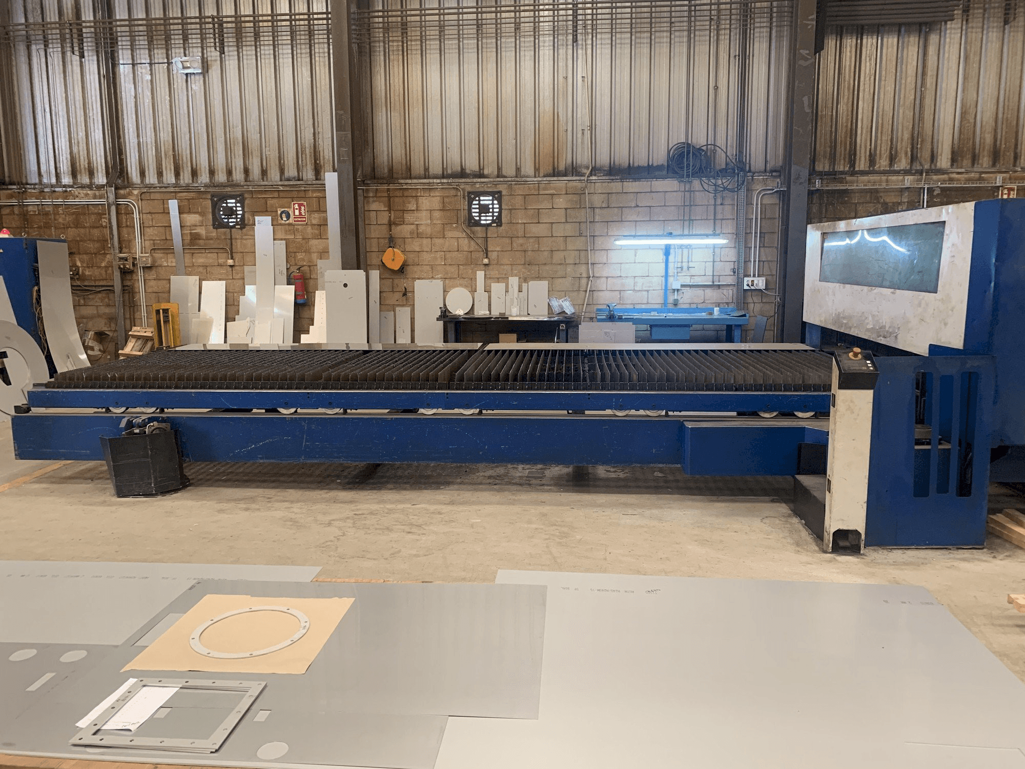 Vista Frontal da Trumpf Trumatic L 6050 máquina