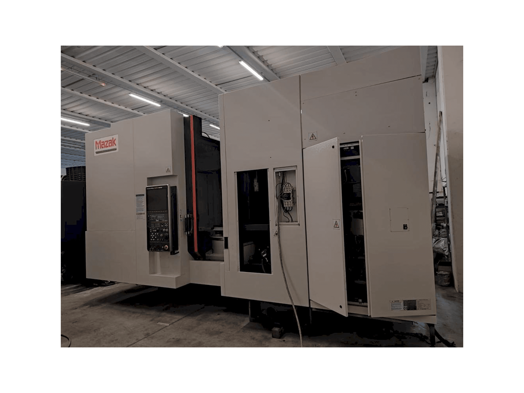 Vista Frontal da Mazak HCN 6000 máquina