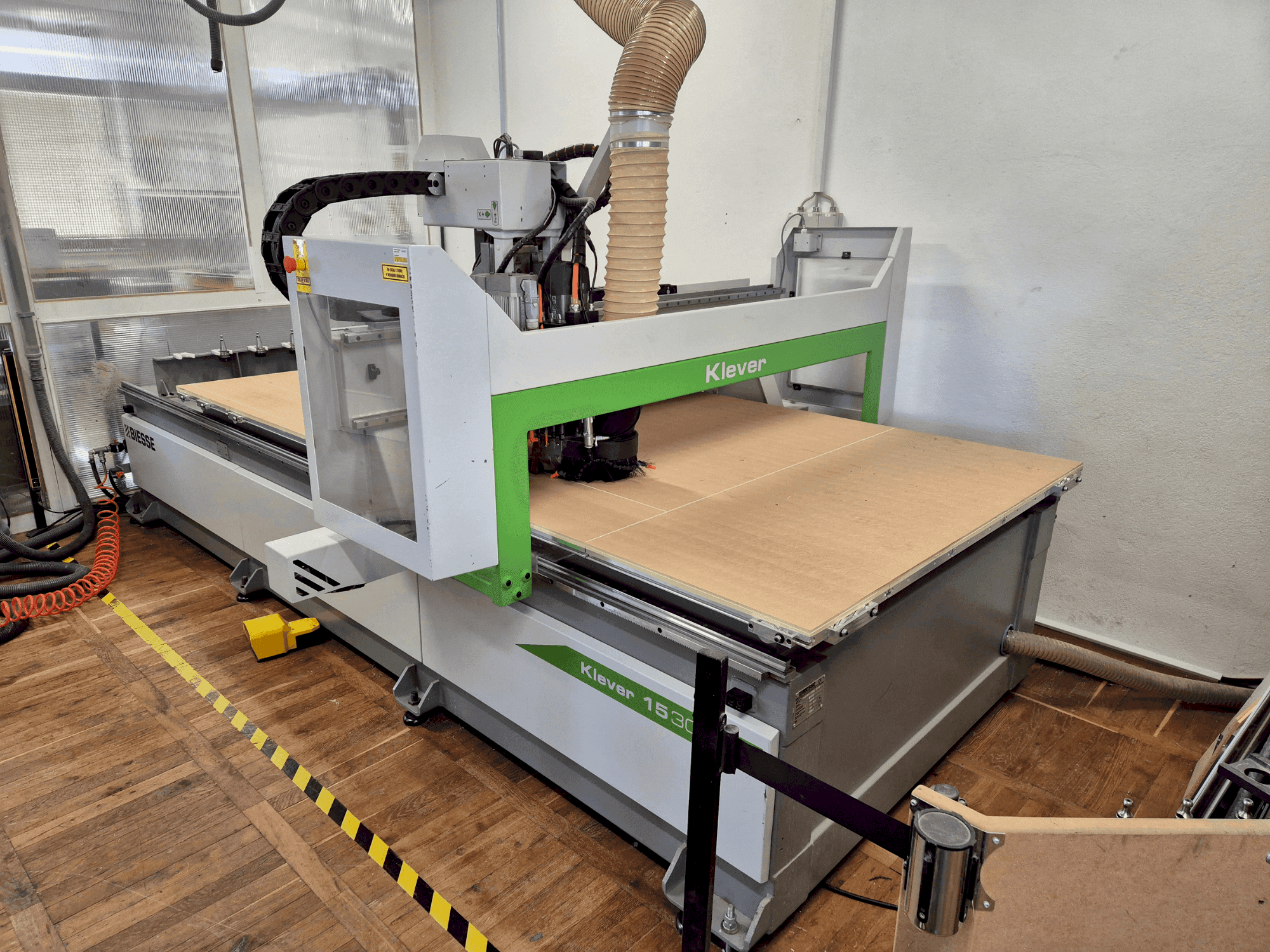 Vista Frontal da BIESSE Klever 1530 G FT máquina