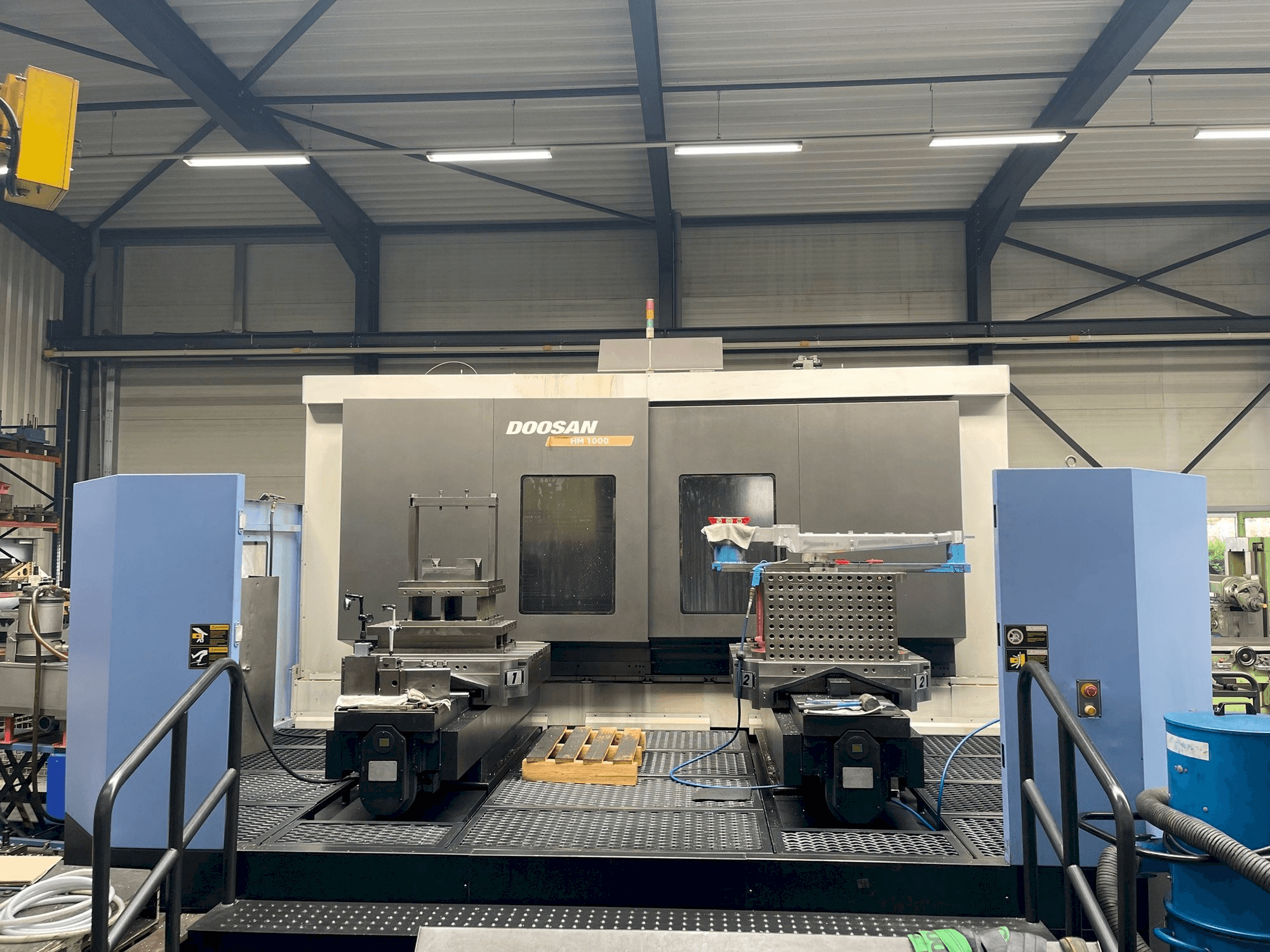 Vista Frontal da Doosan HM 1000 máquina