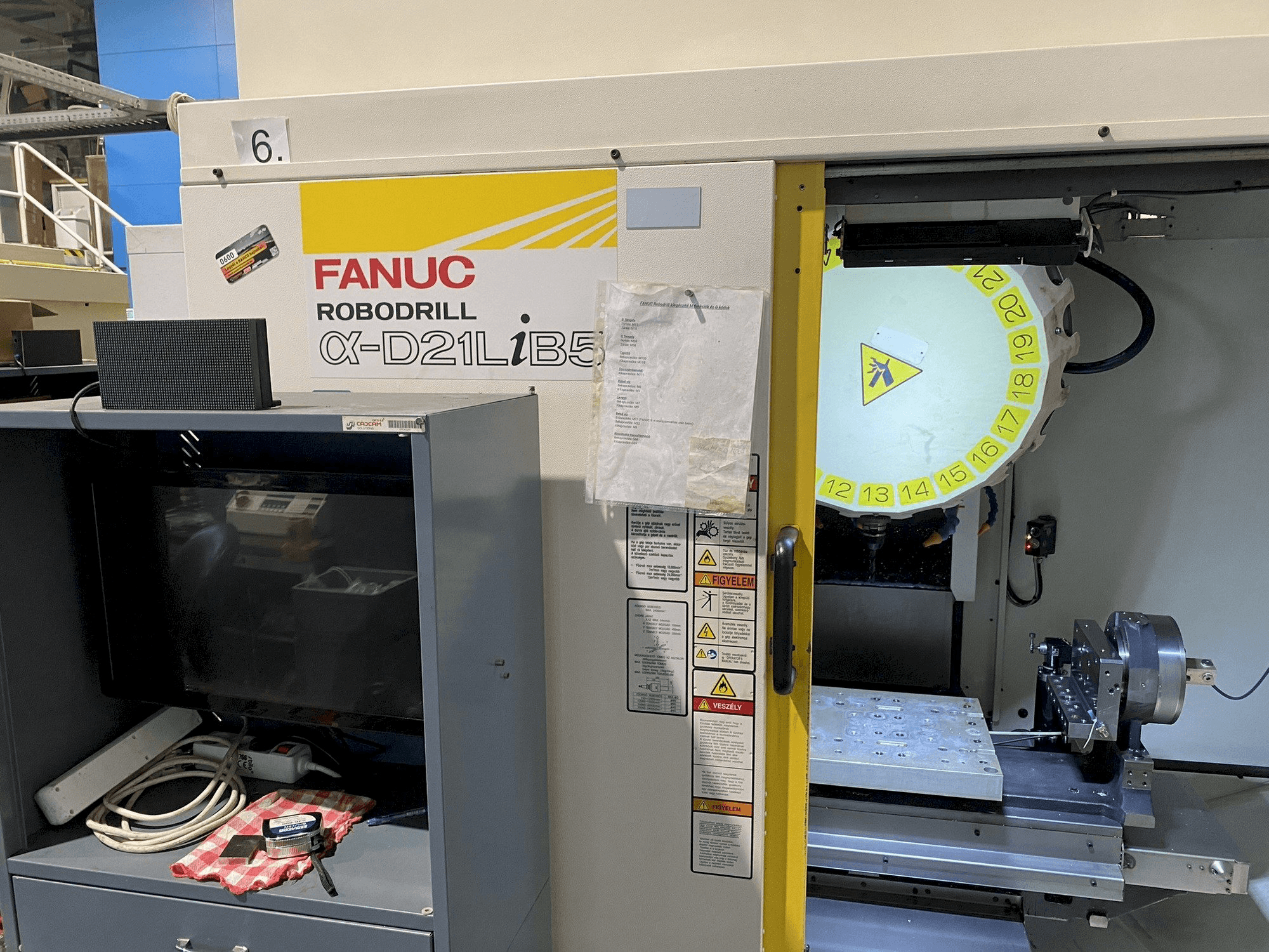 Vista Frontal da FANUC Robodrill Alpha D21LiA5 máquina
