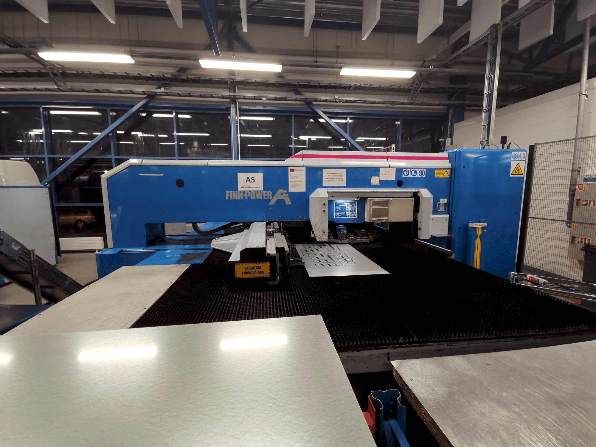 Vista Frontal da Finn-Power A5-20SB máquina