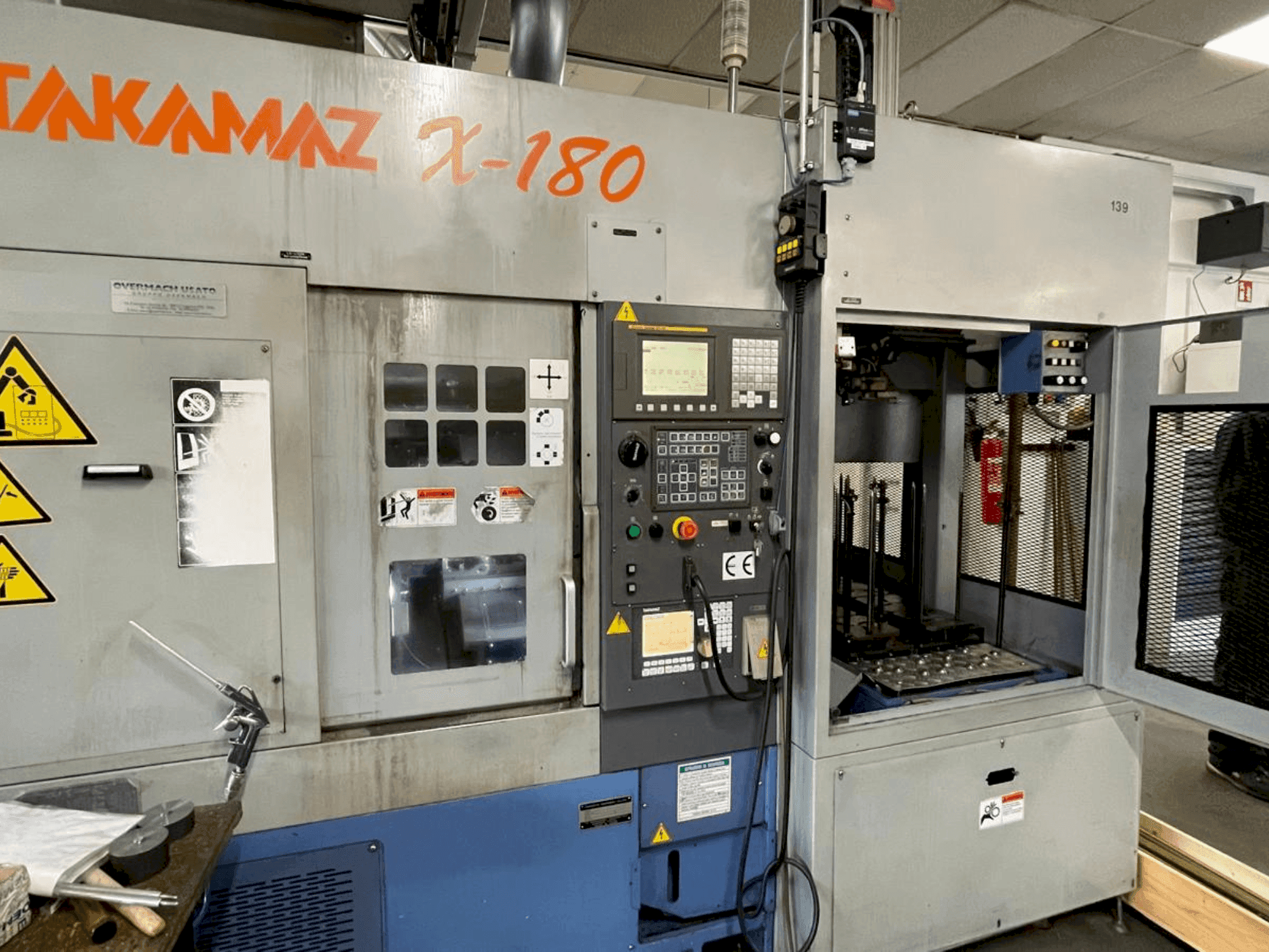 Vista Frontal da Takamaz X-180 máquina
