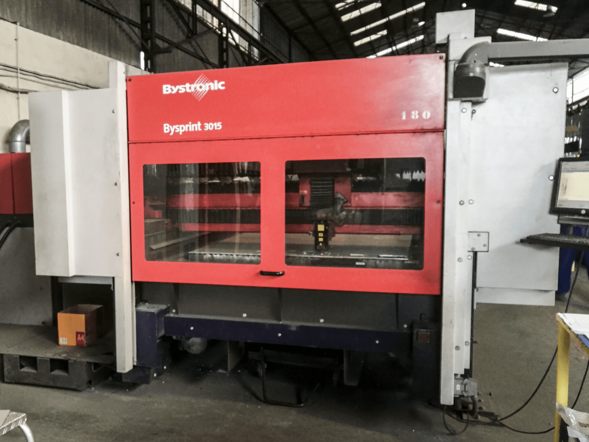 Vista Frontal da Bystronic BySprint 3015 máquina