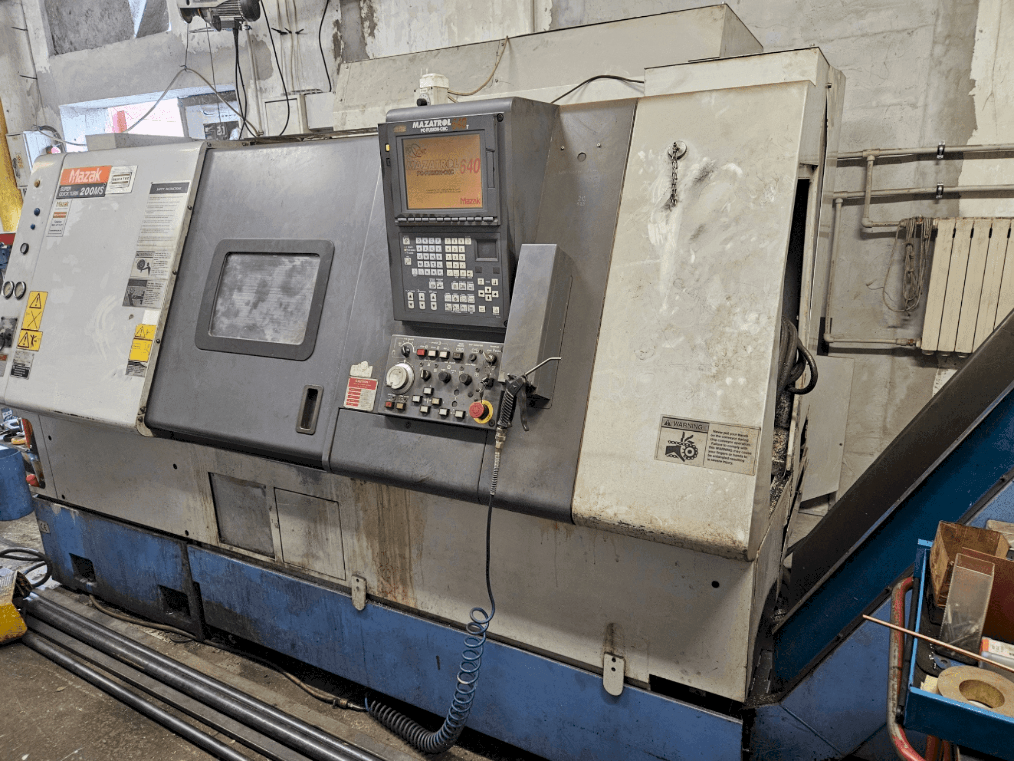 Vista Frontal da Mazak SQT 200 MS máquina