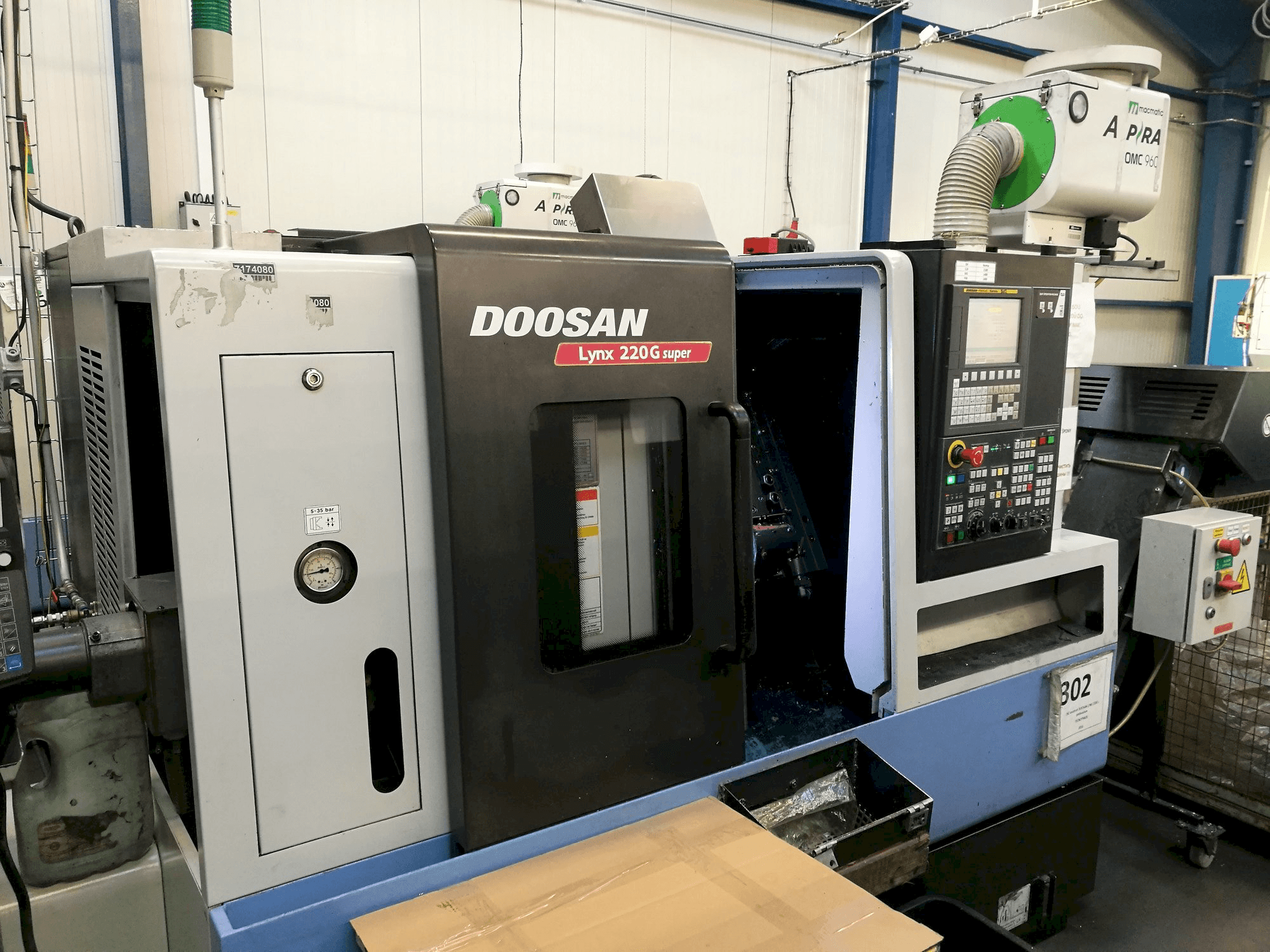 Vista Frontal da Doosan Lynx 220GA máquina