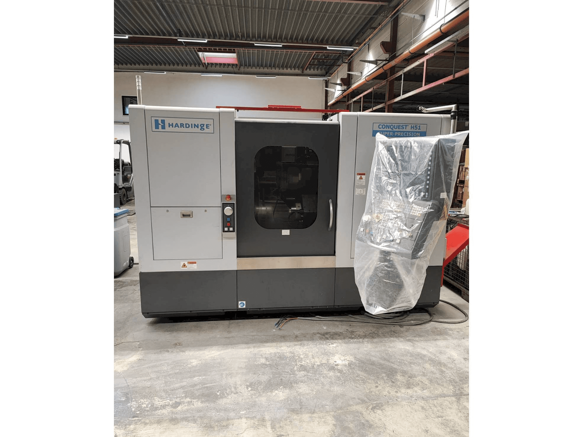 Vista Frontal da HARDINGE CONQUEST H51 máquina