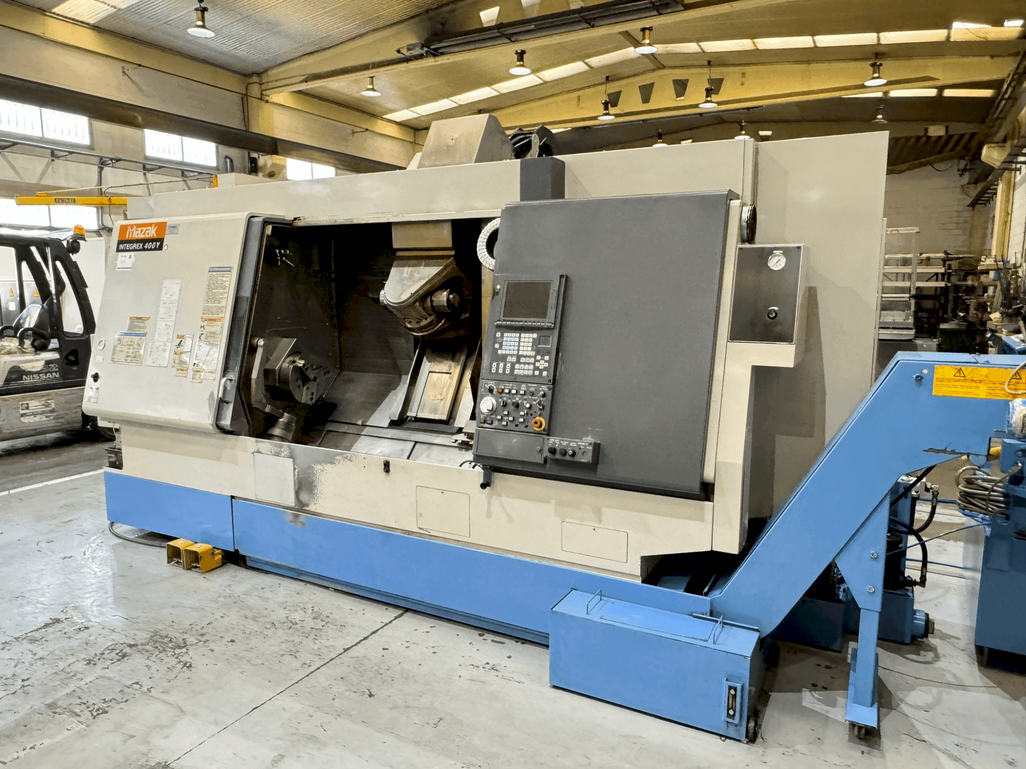 Vista Frontal da Mazak Integrex 400 Y máquina