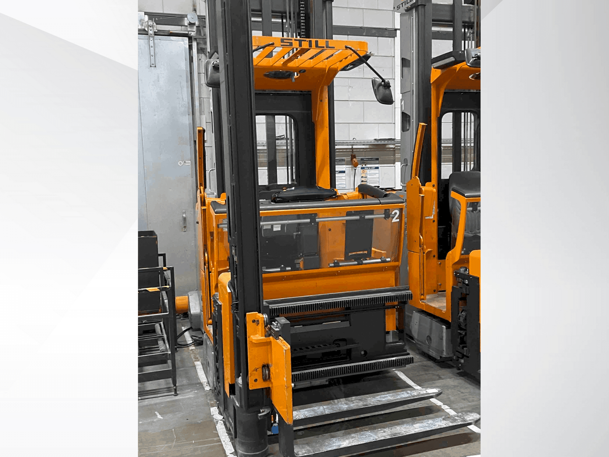 Vista Frontal da STILL MX-X 48v TE 3400 máquina