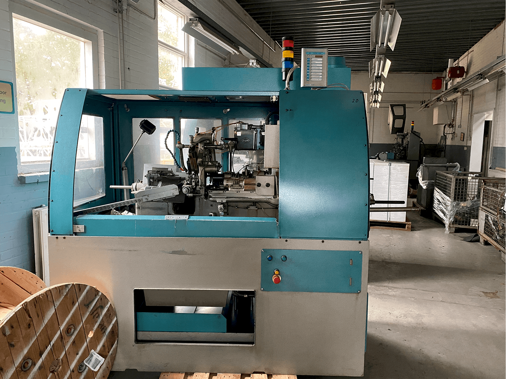 Vista Frontal da Tornos-Bechler NAT-125 vario máquina