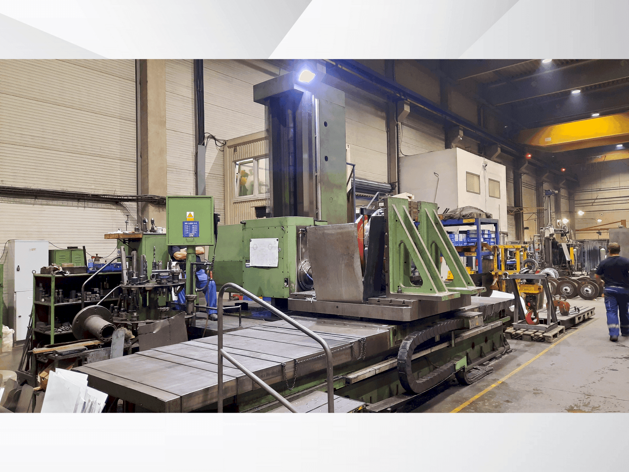 Vista Frontal da TOS WHN 13.8 CNC máquina