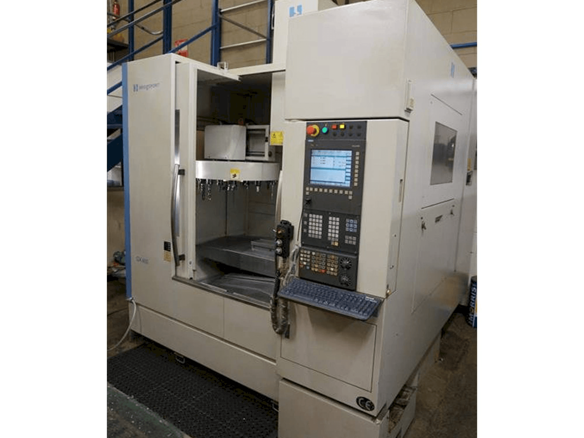 Vista Frontal da Bridgeport GX 600 máquina