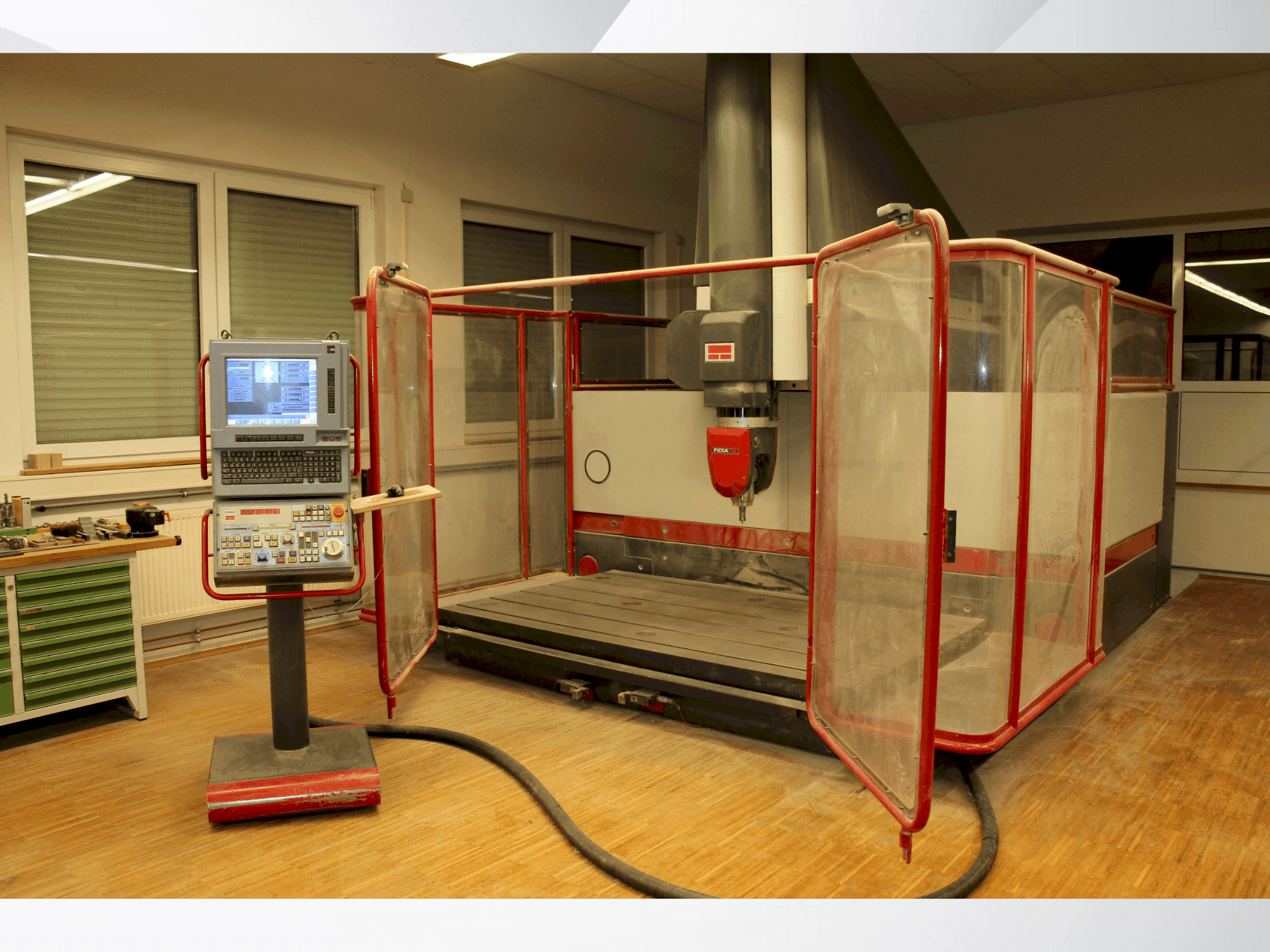 Vista Frontal da Fidia Digit 218 máquina