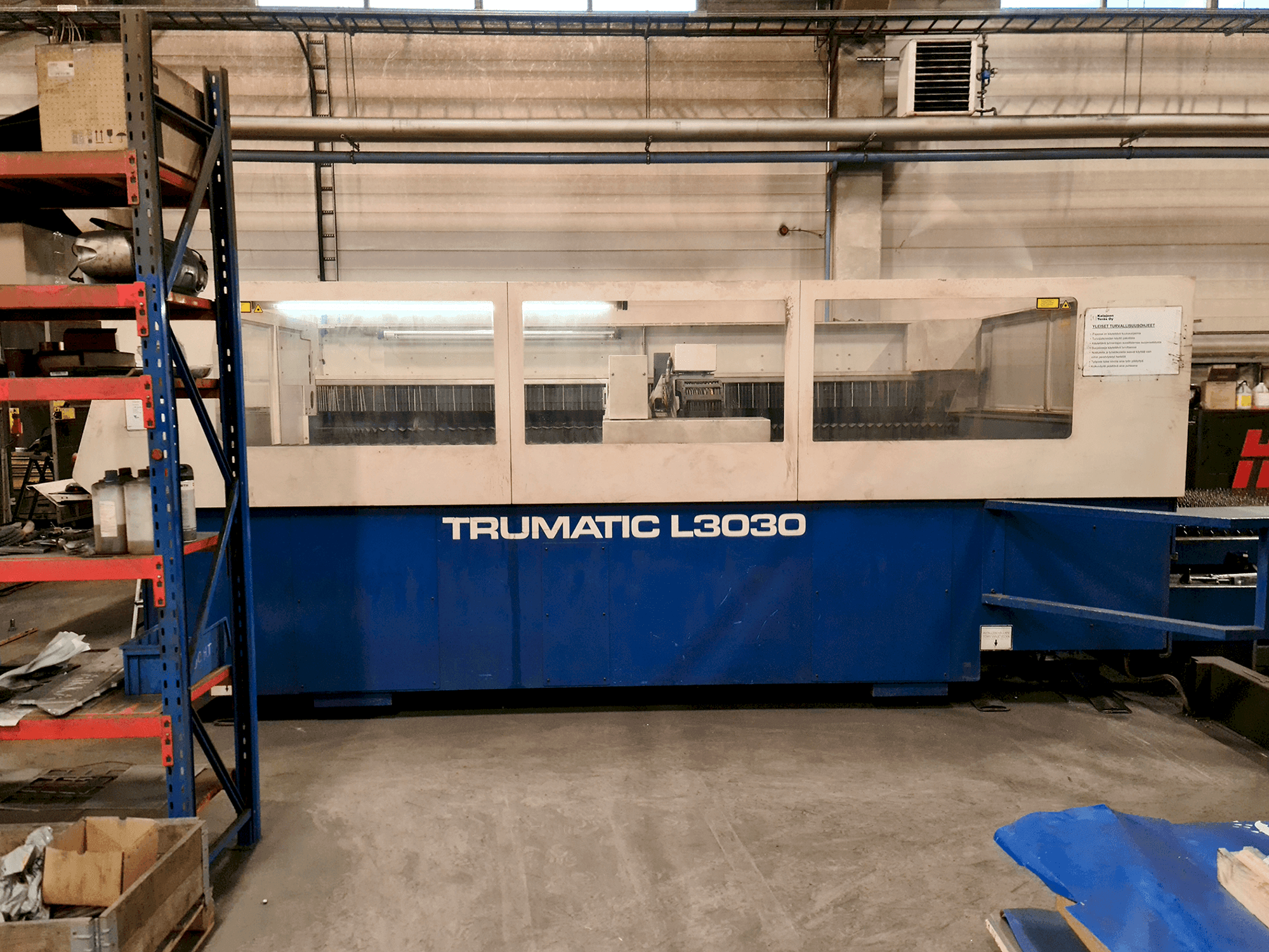 Vista Frontal da Trumpf Trumatic L3030 4kW máquina