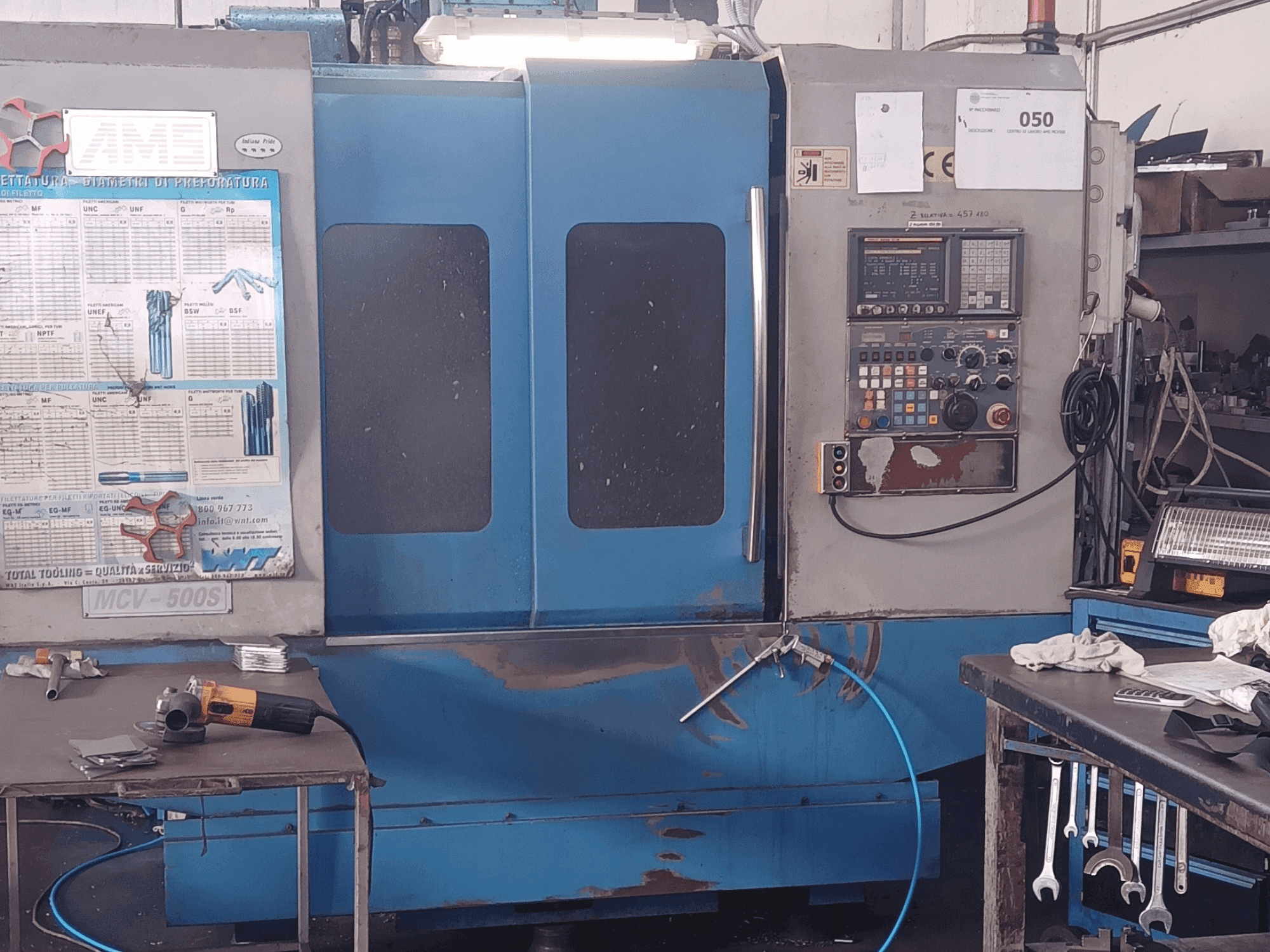 Vista Frontal da MORI SEIKI MCV 500 máquina