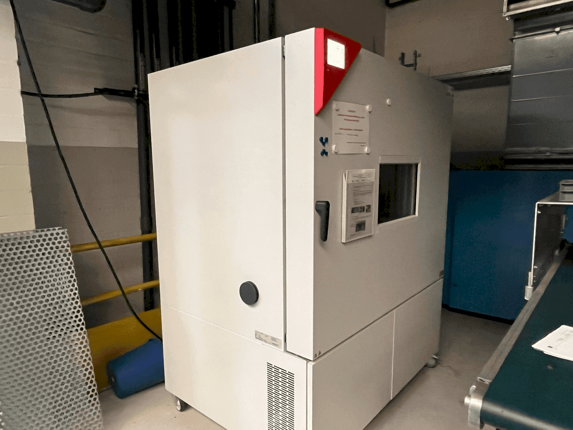 Vista Frontal da BINDER MKFT 720 máquina