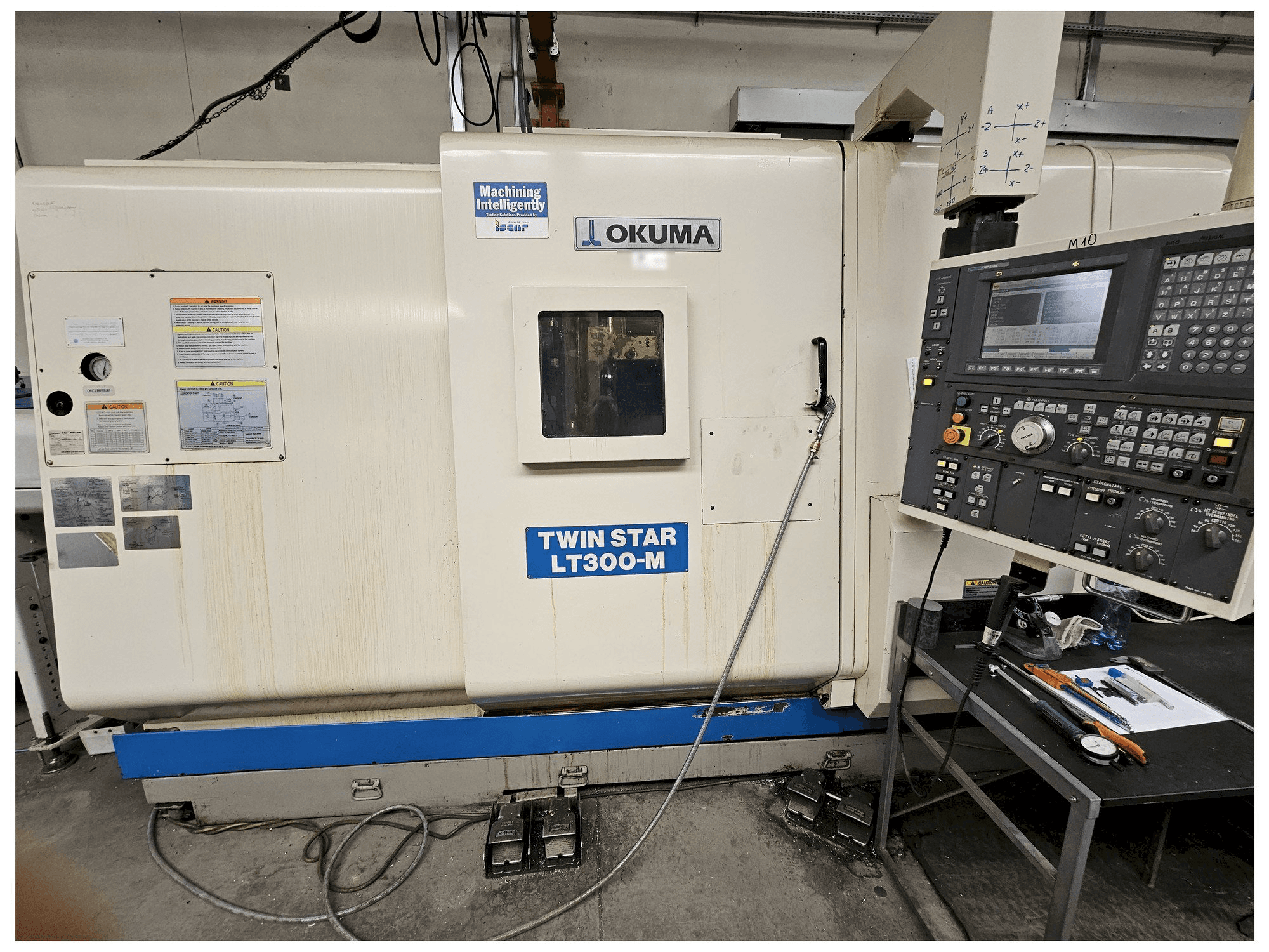 Vista Frontal da Okuma LT300-M máquina