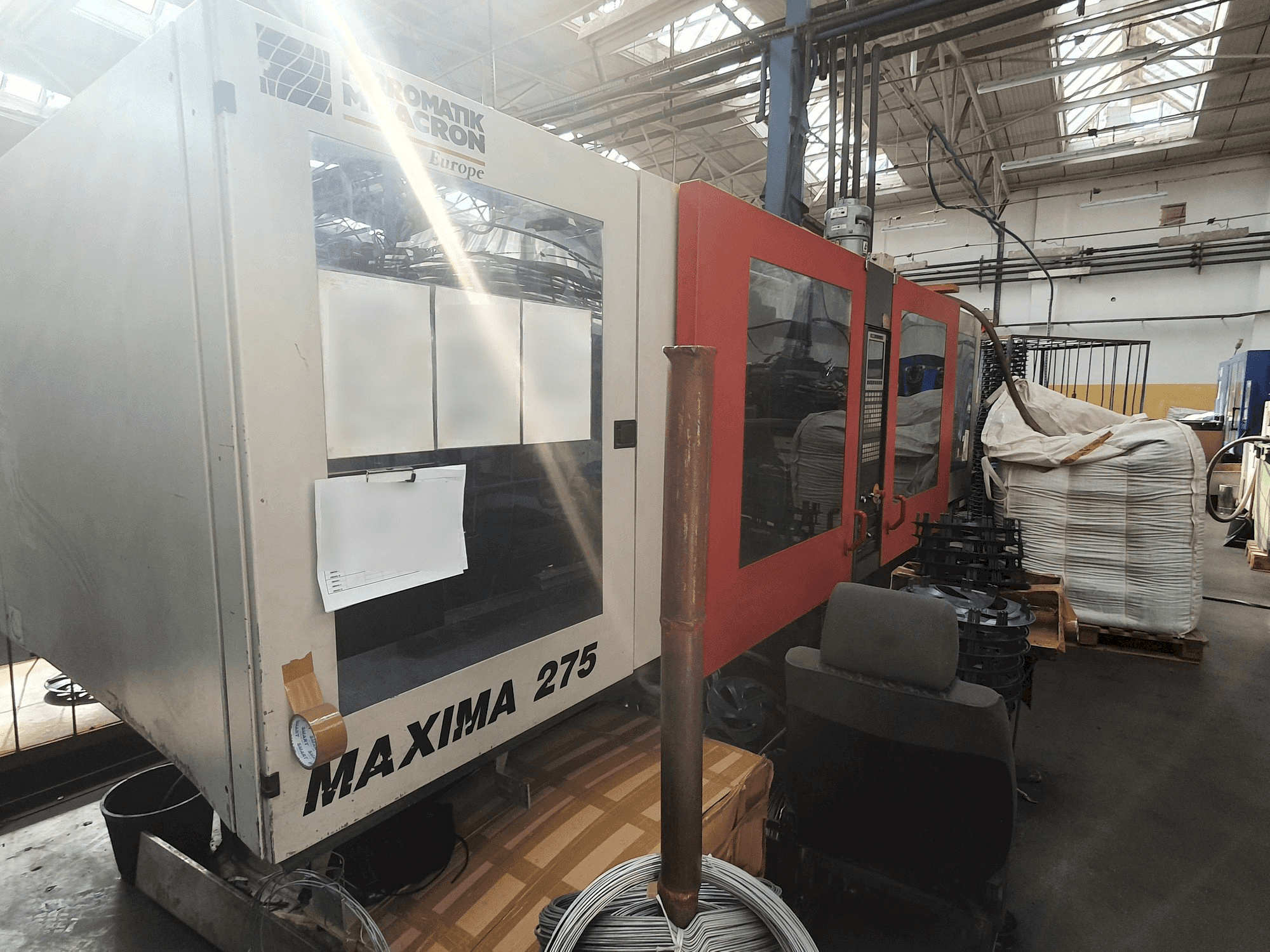 Vista Frontal da FERROMATIK MILACRON MV 275 máquina