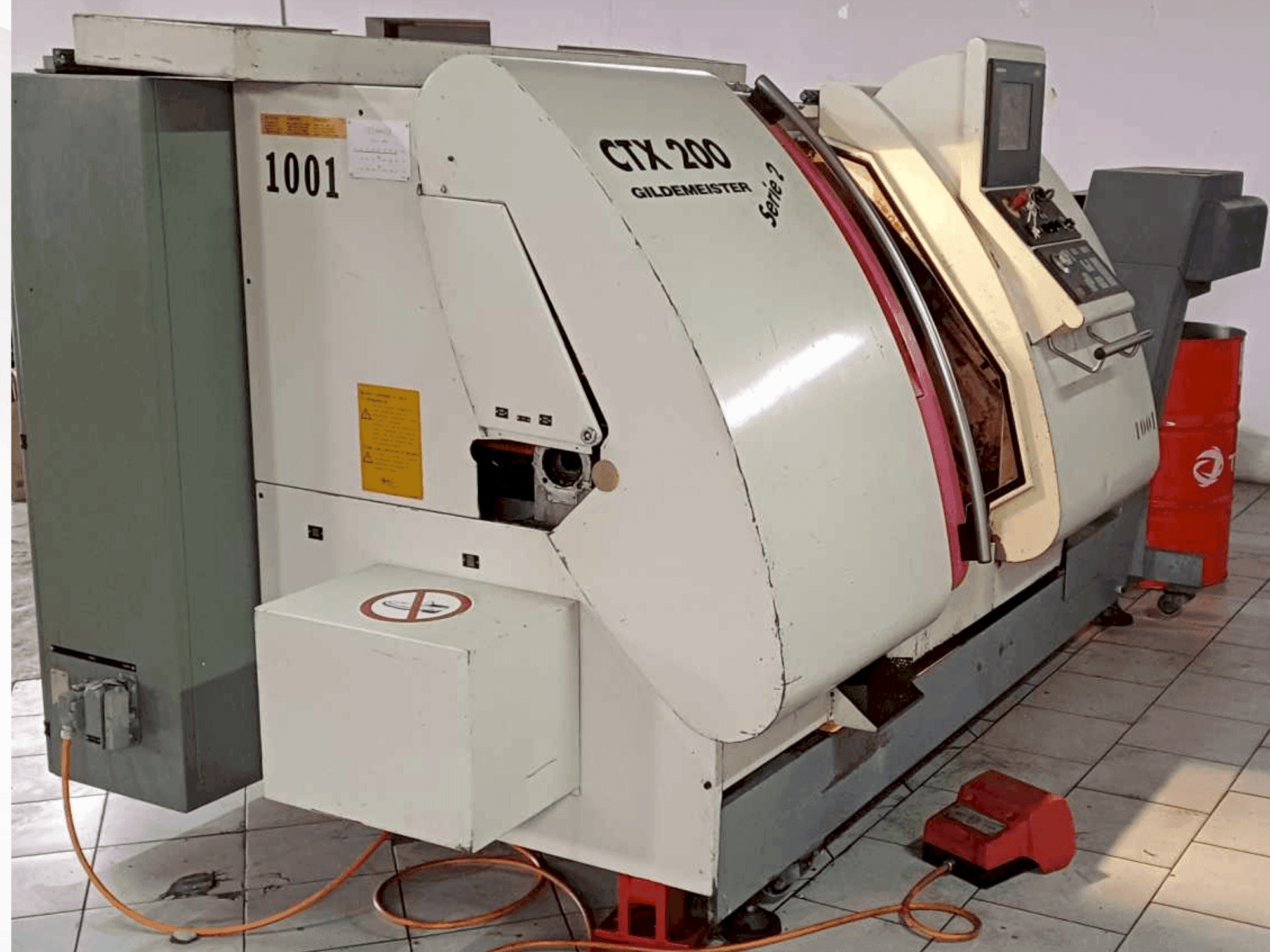 Vista Frontal da Gildemeister CTX 200 S2 máquina