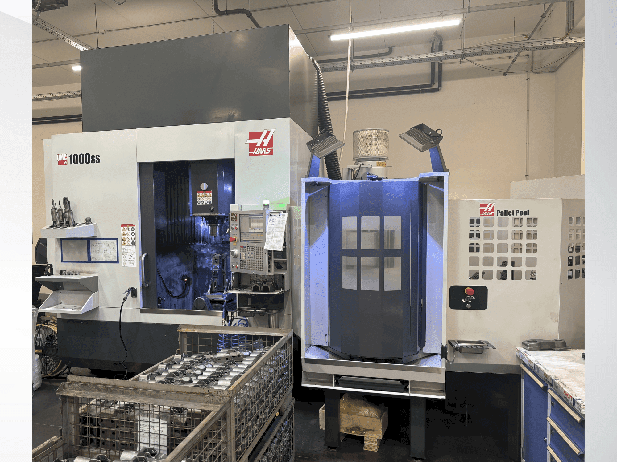 Vista Frontal da HAAS UMC-1000SS máquina