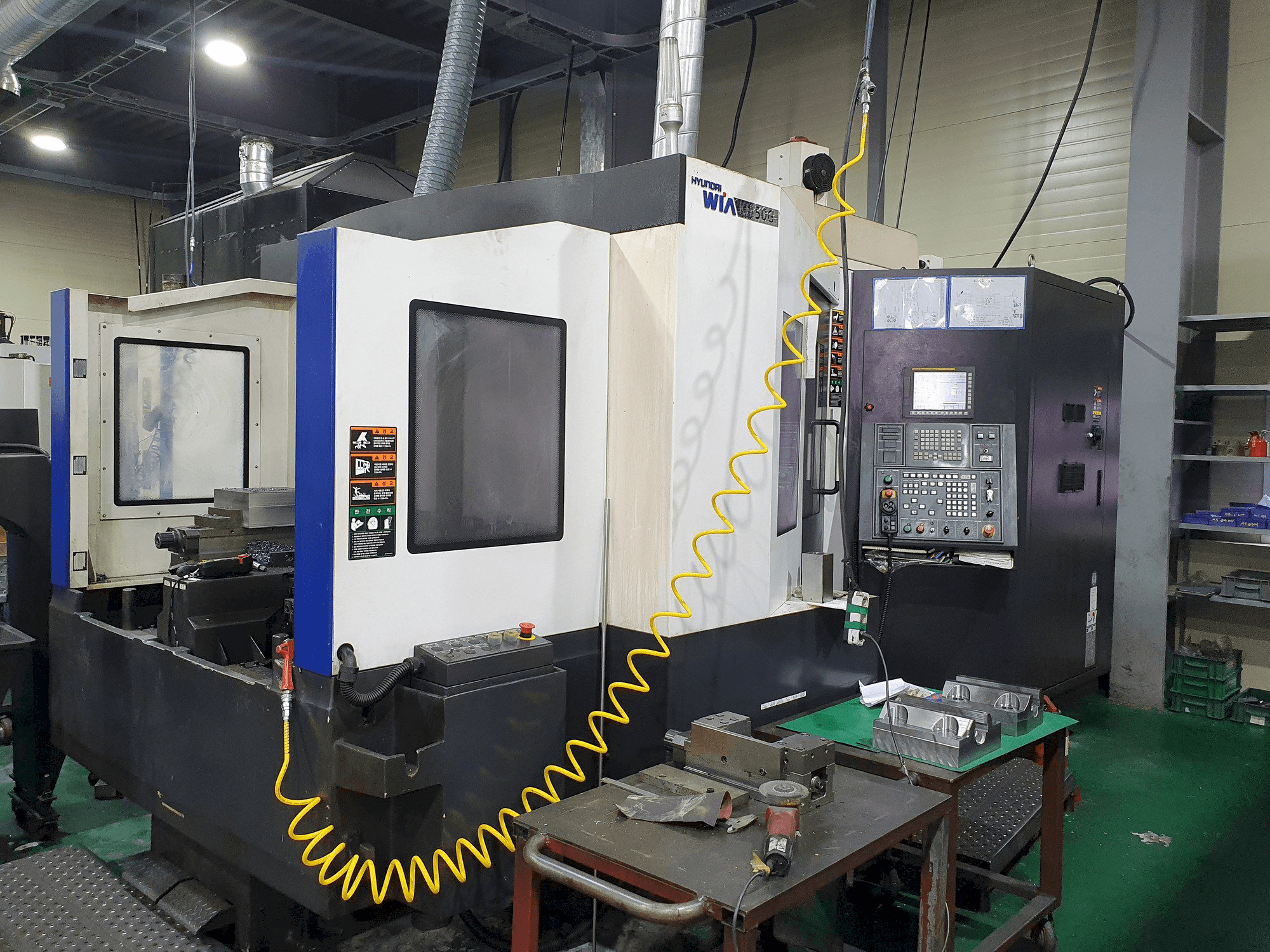 Vista Frontal da Hyundai Wia KH50G máquina