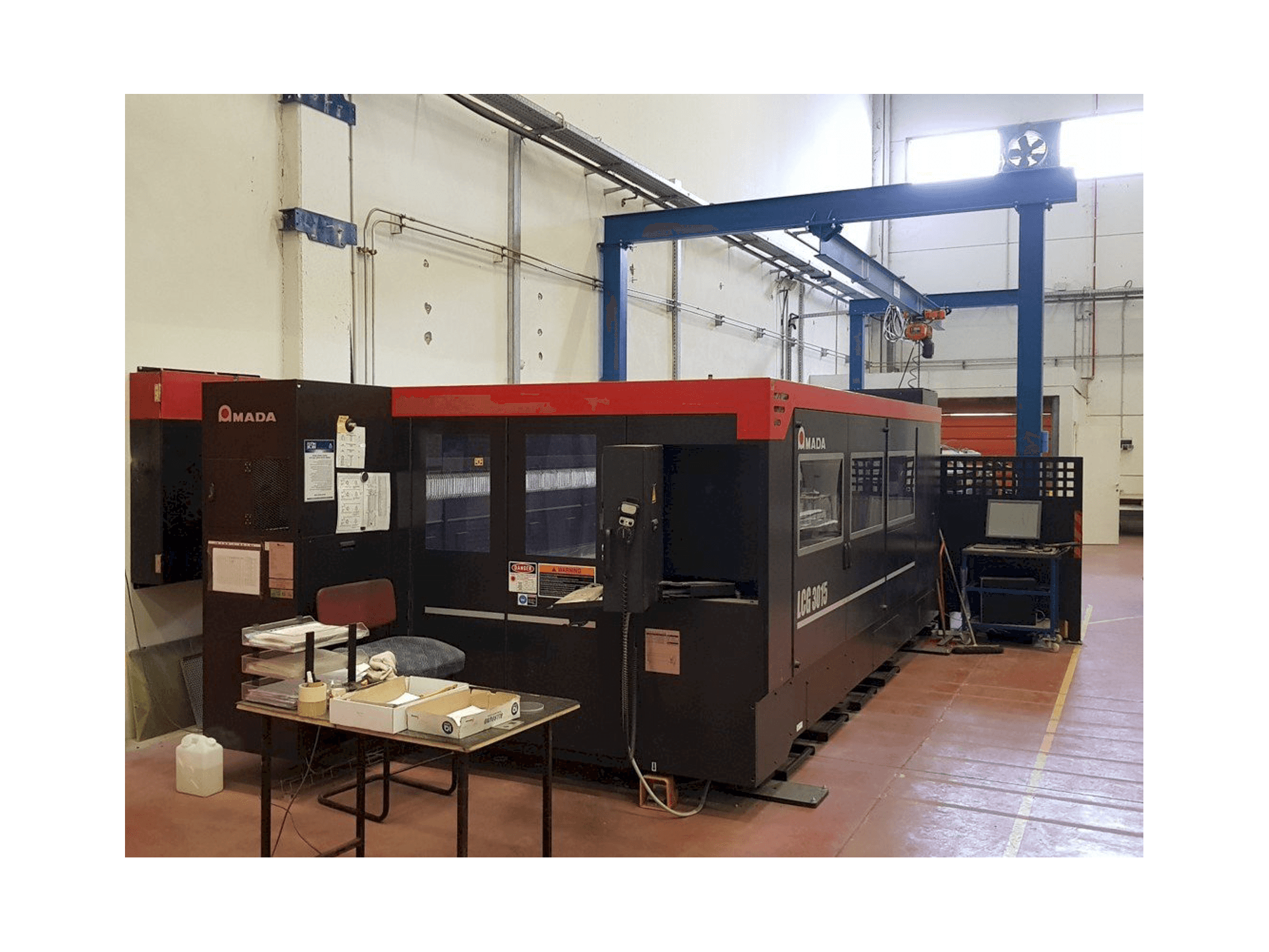 Vista Frontal da AMADA Lcg 3015 máquina