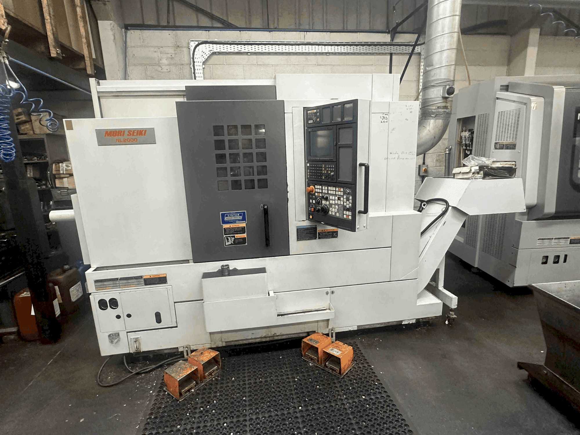 Vista Frontal da MORI SEIKI NL2000SY/500 máquina