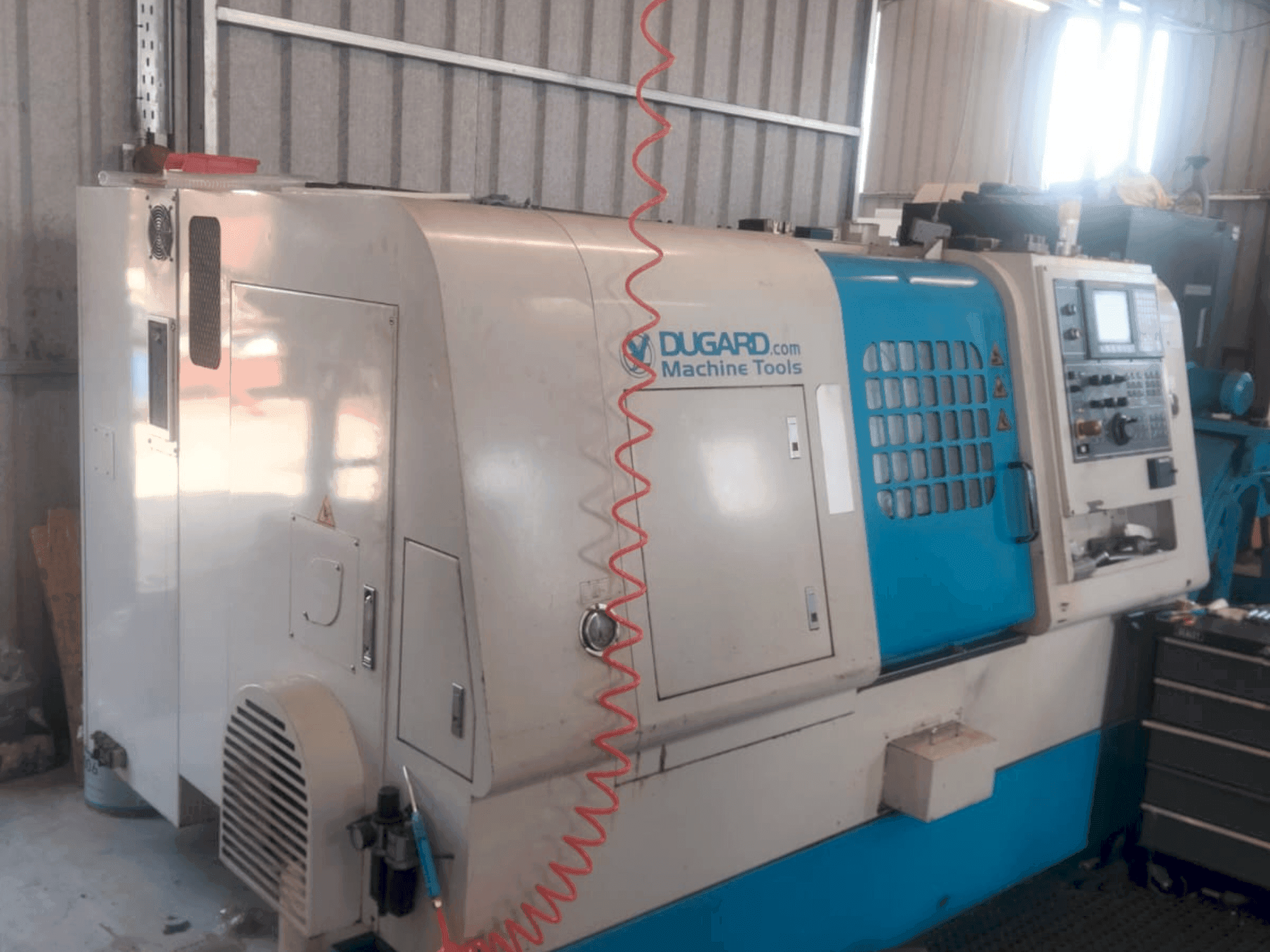 Vista Frontal da Dugard Eagle 200 máquina