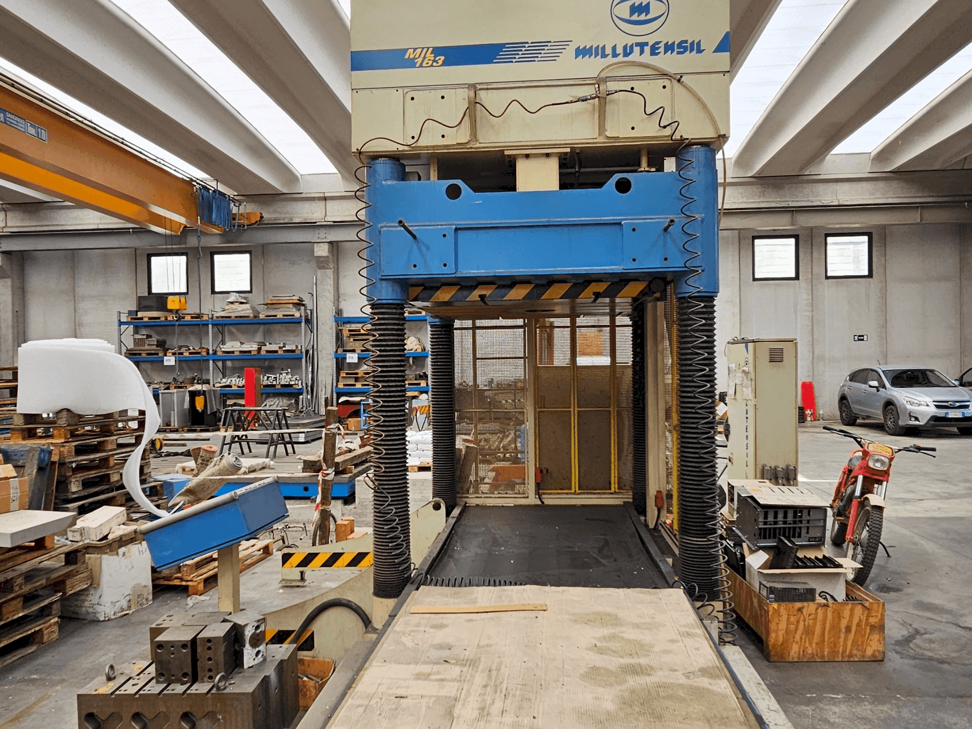 Vista Frontal da MILLUTENSIL MIL163 máquina