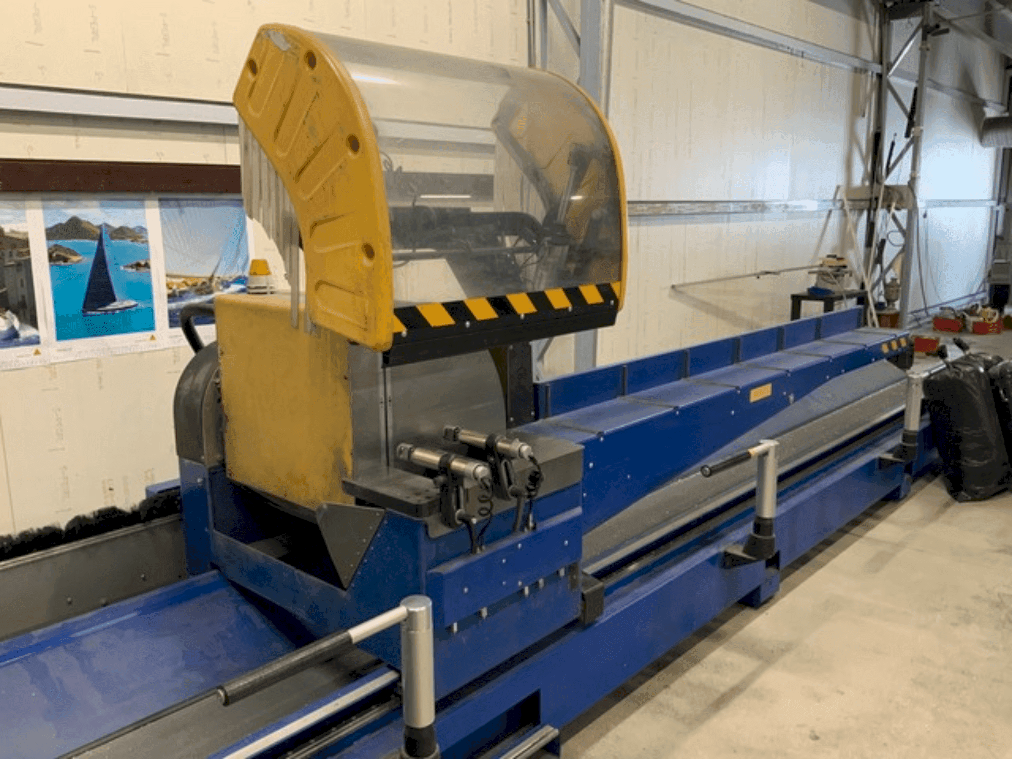 Vista Frontal da SCHÜCO PDG e-Cut 600 máquina