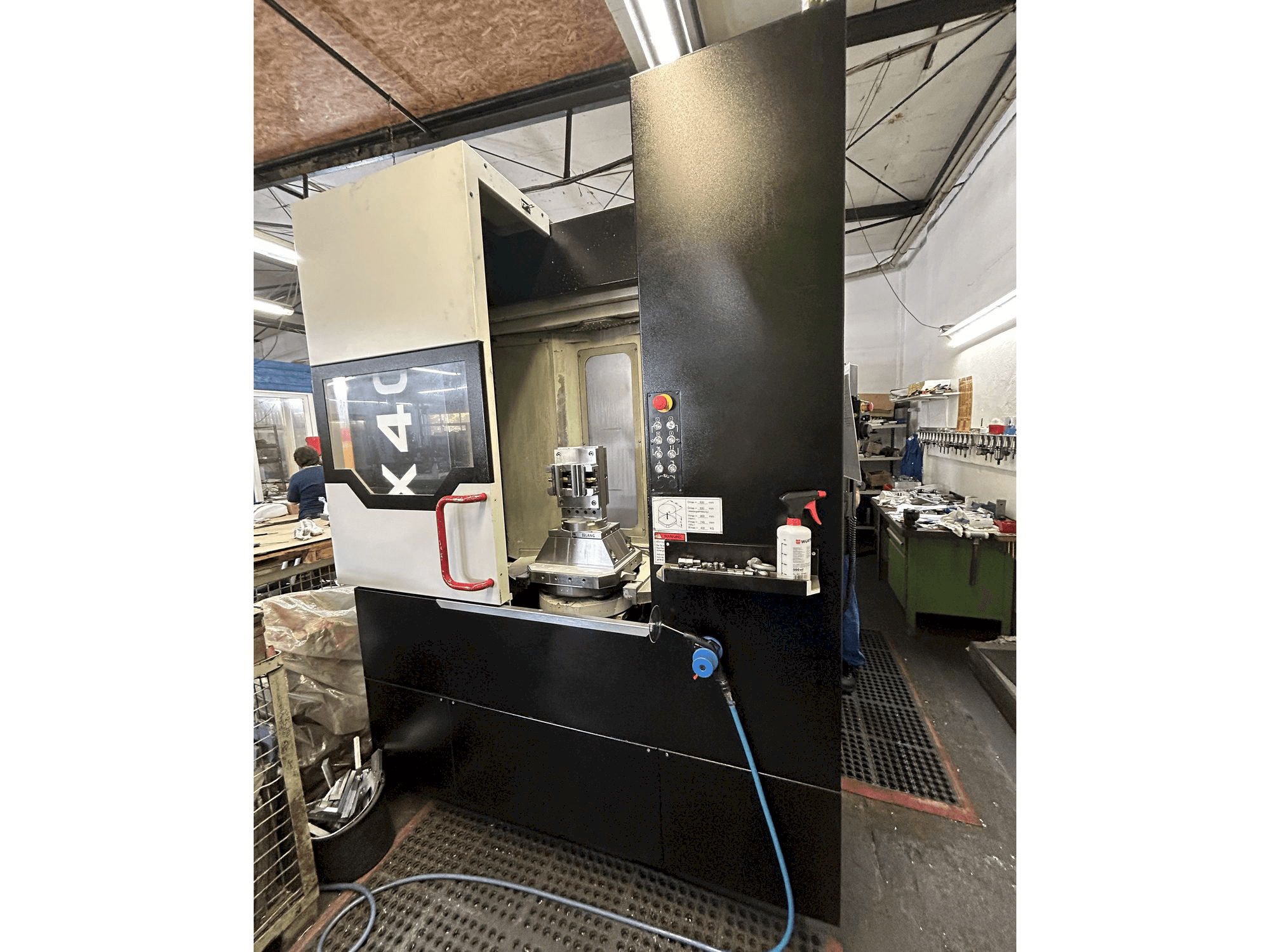 Vista Frontal da Quaser HX404 máquina