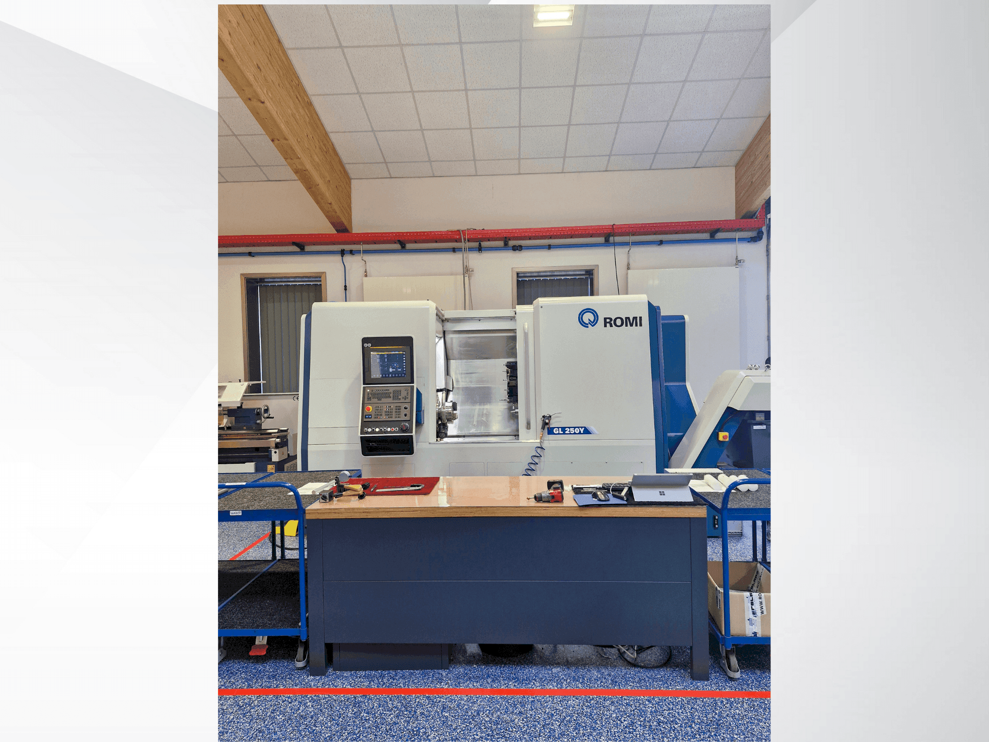 Vista Frontal da Romi GL 250 máquina