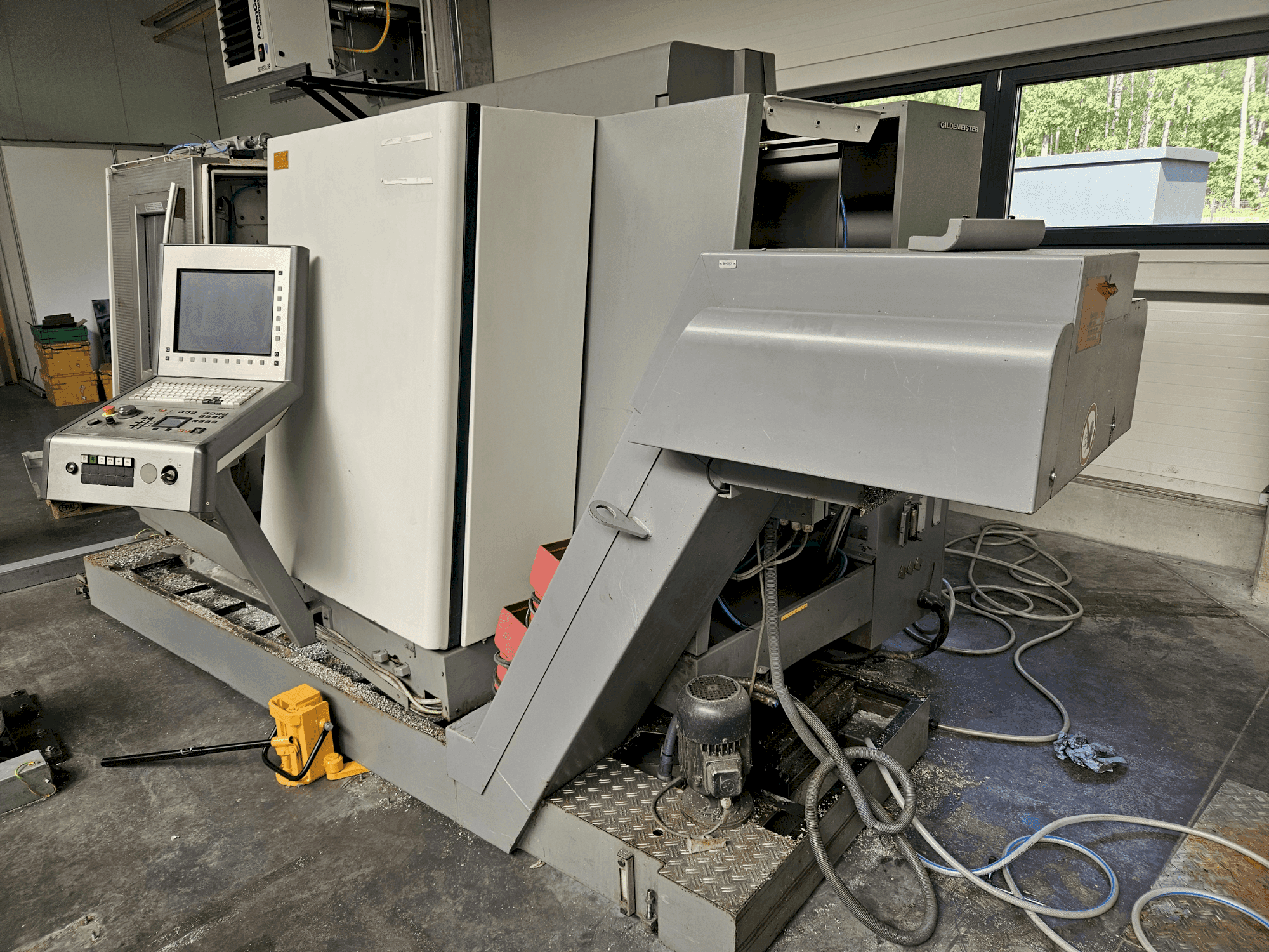Vista Frontal da Gildemeister CTX 420 Linear máquina