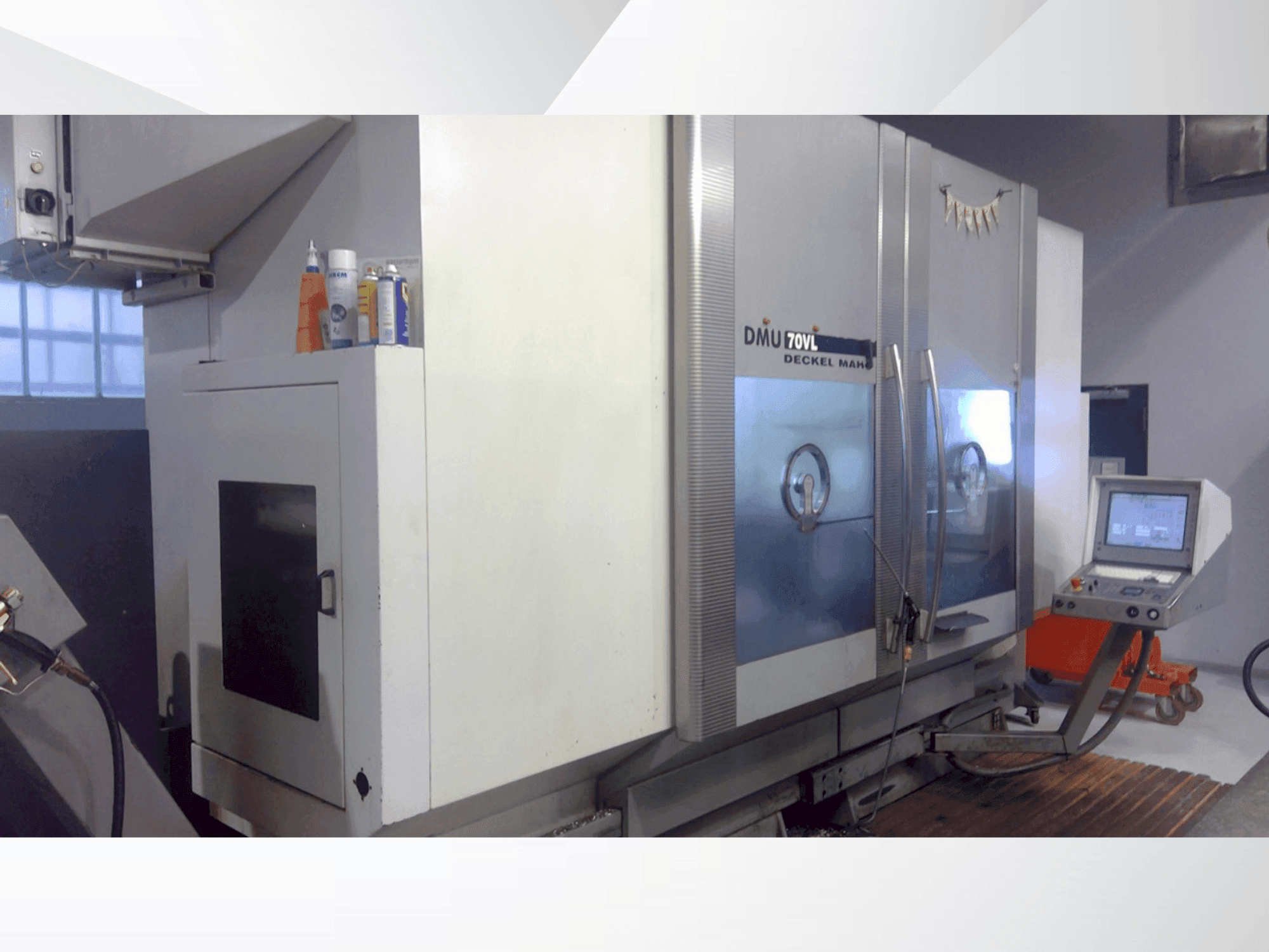 Vista Frontal da DECKEL MAHO DMU 70VL máquina